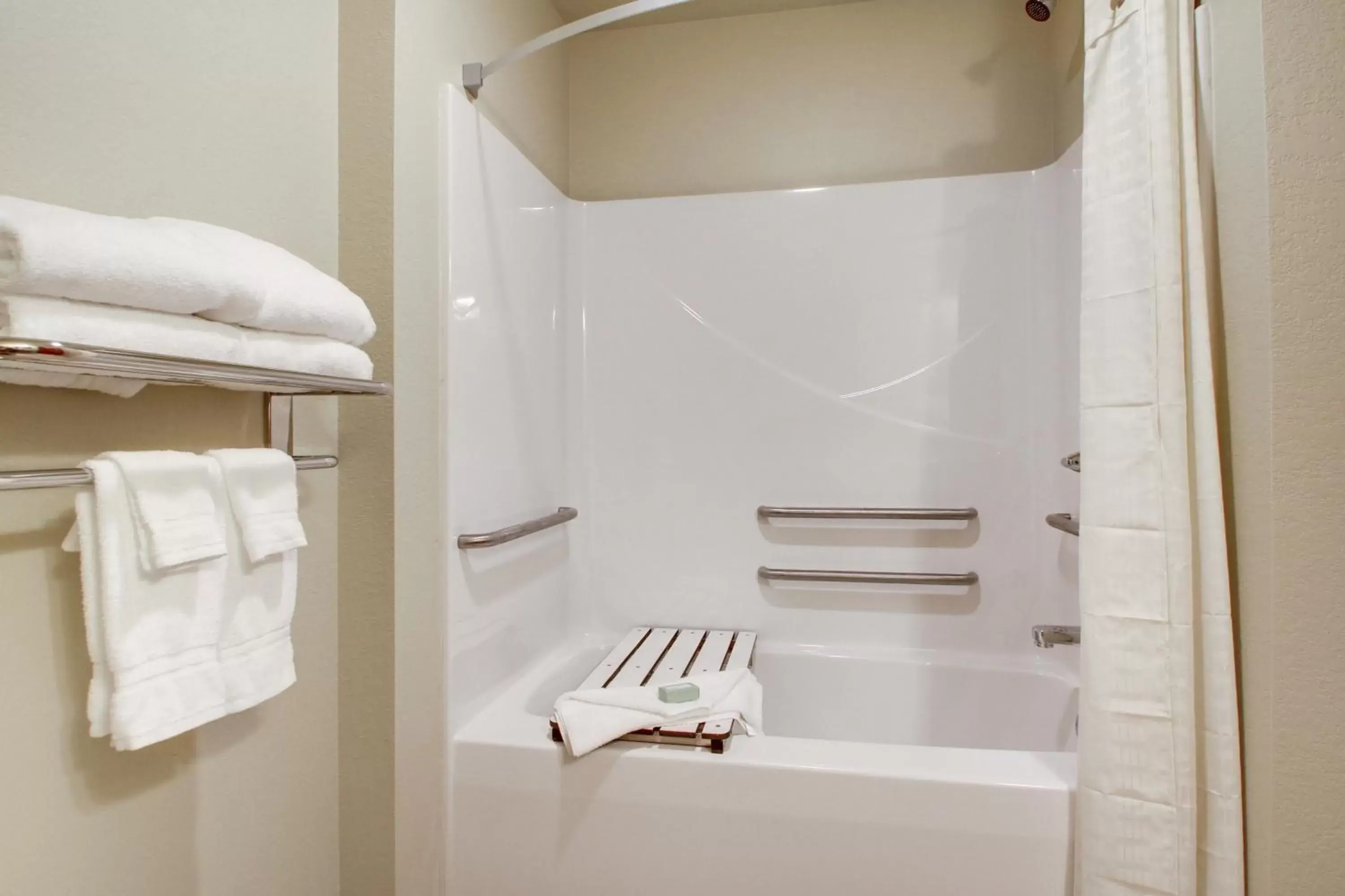 Shower, Bathroom in Cobblestone Hotel & Suites - Salem