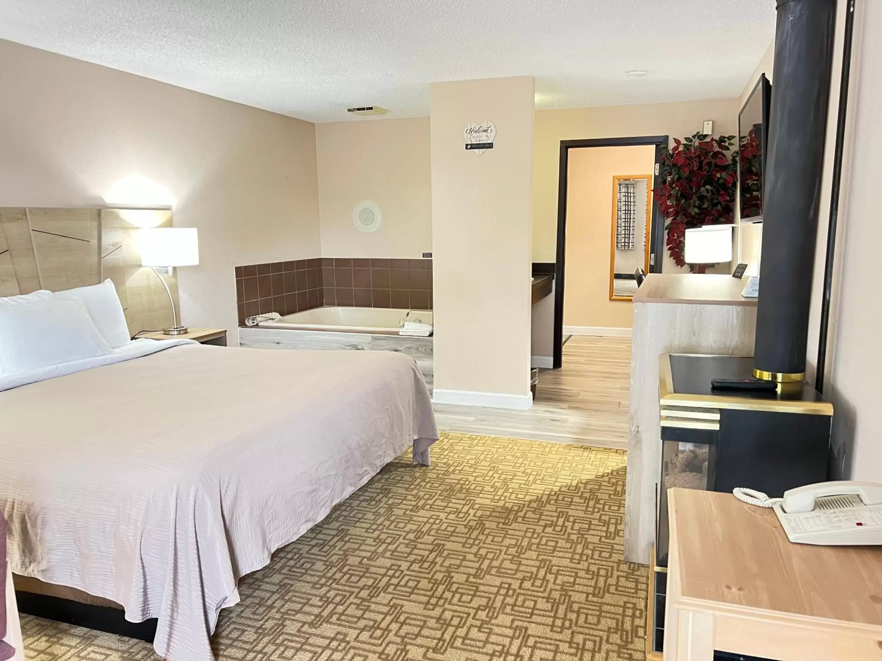 Bed in Viking Arms Inn - Ludington Bed in Viking Arms Inn - Ludington