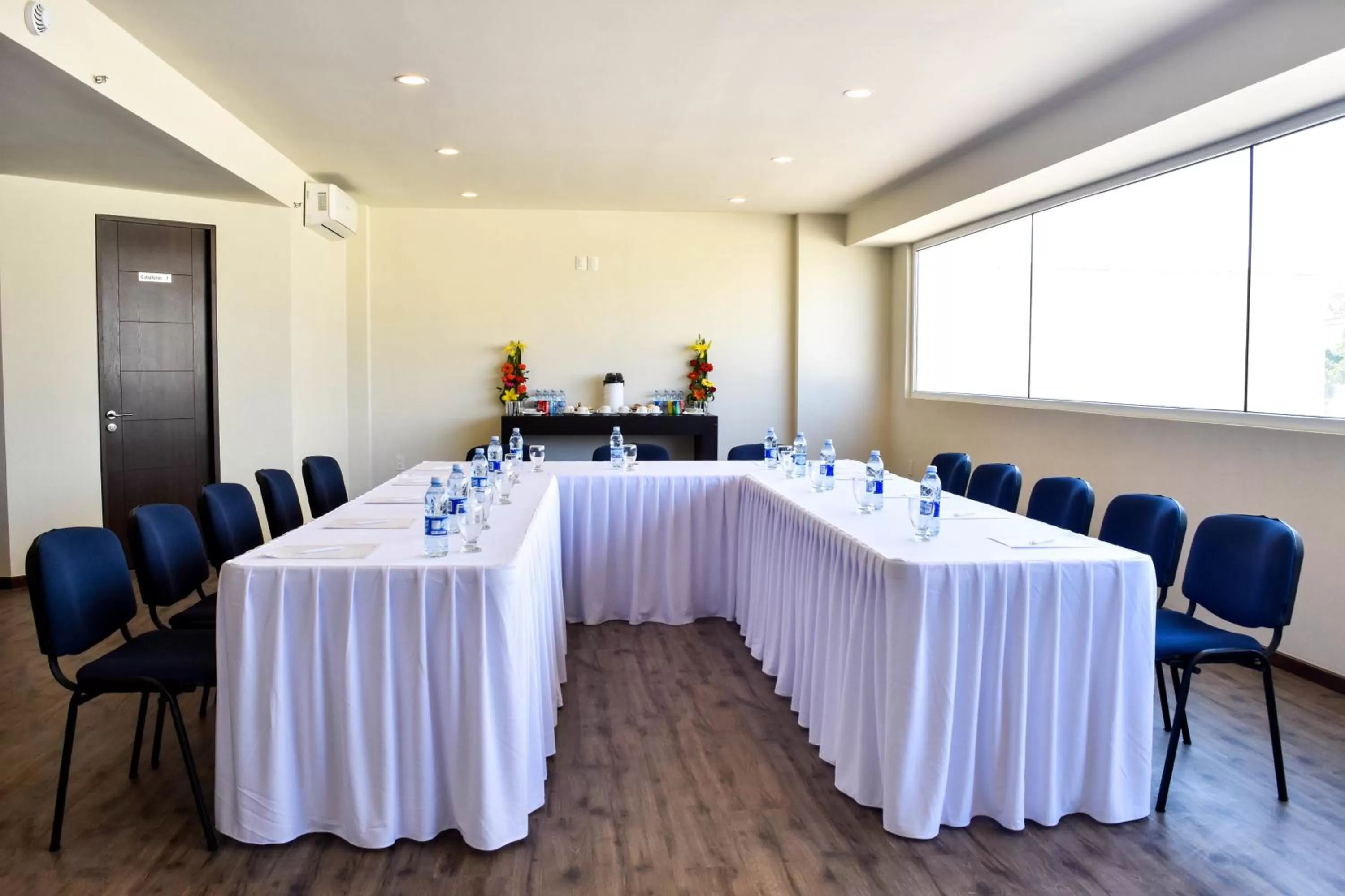 Meeting/conference room in Crown Victoria Hotel