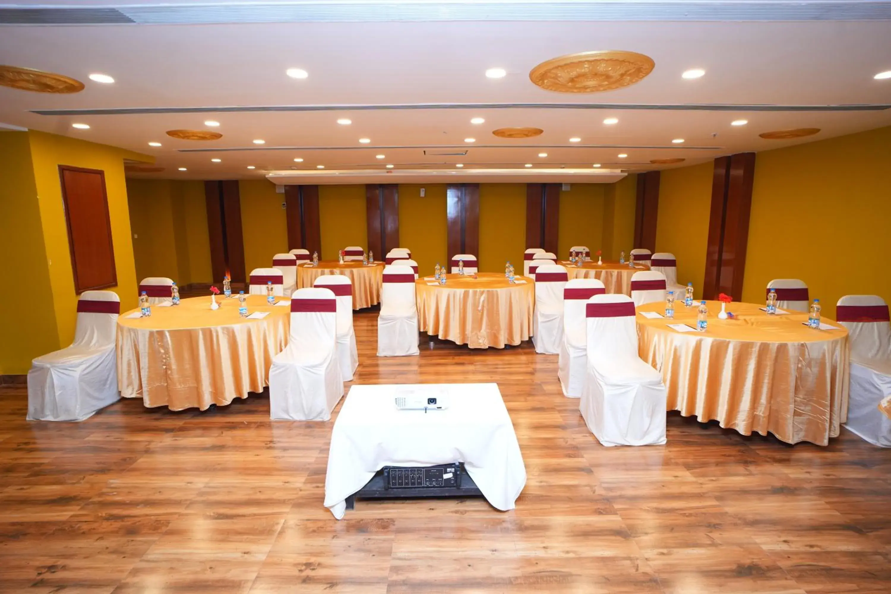 Meeting/conference room in Siesta Hitech Hotel