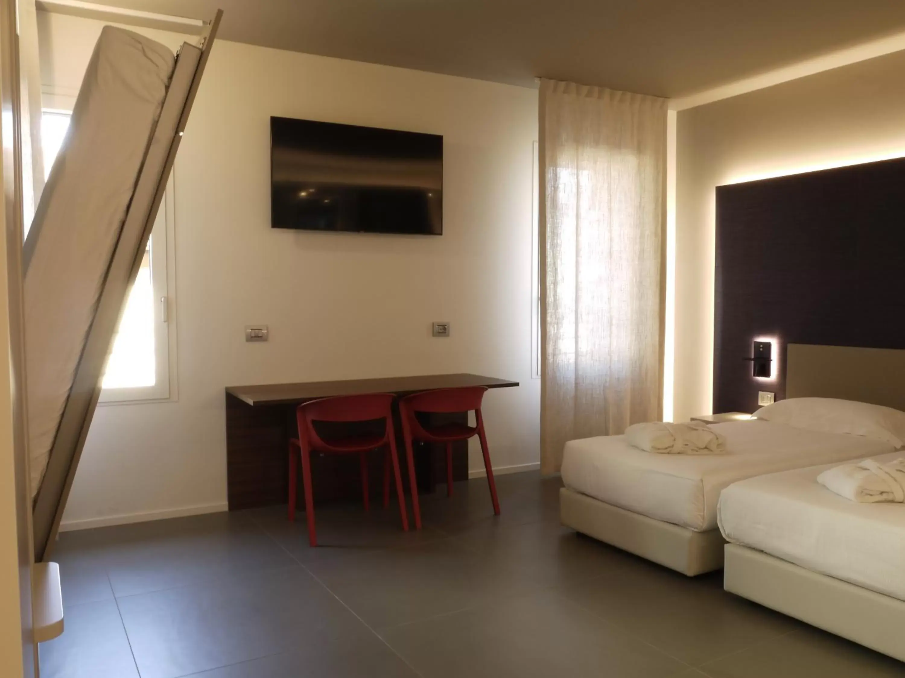 Bed, TV/Entertainment Center in RB del Teatro&Apartaments