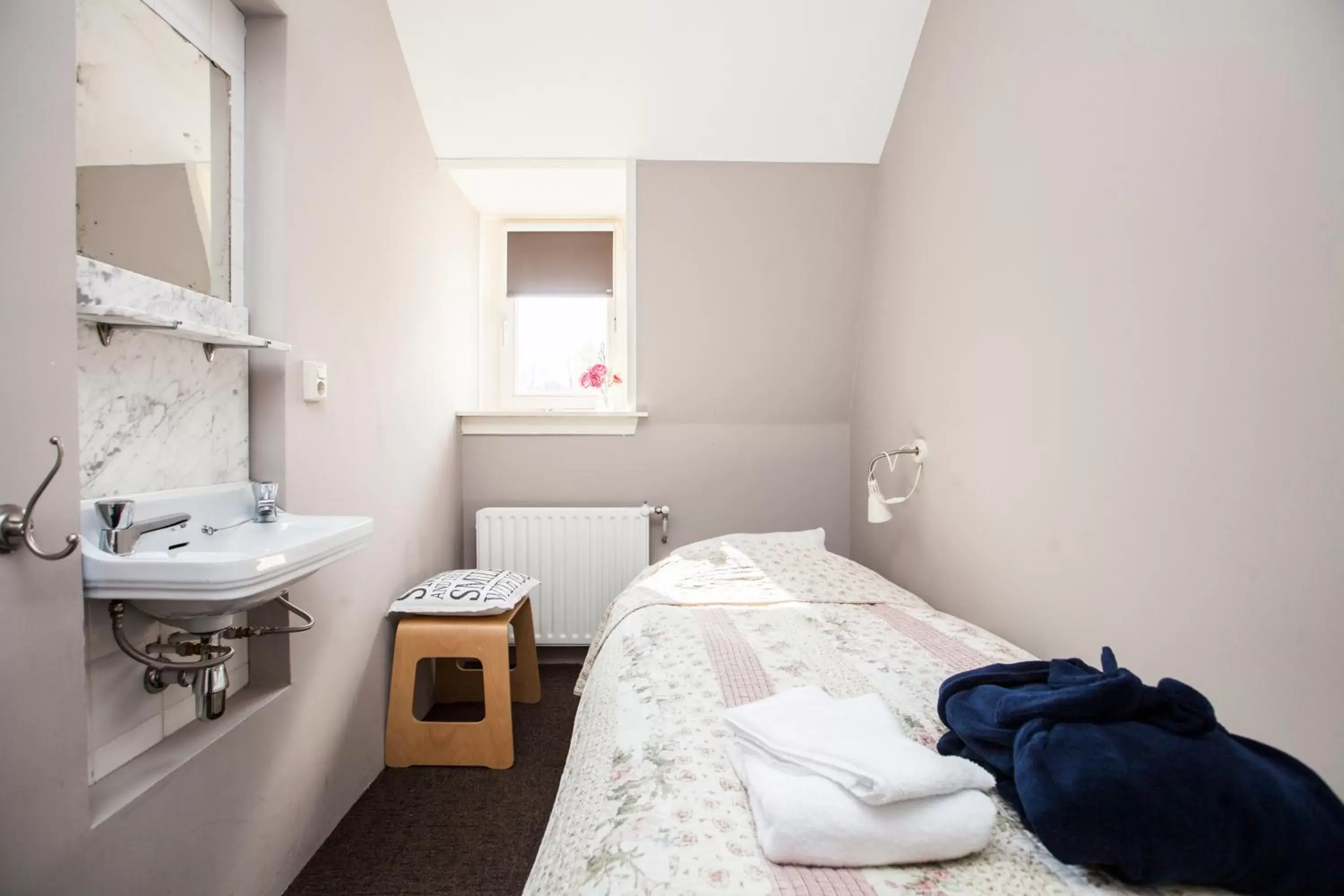 Photo of the whole room, Bed in Klooster Nieuwkerk Goirle