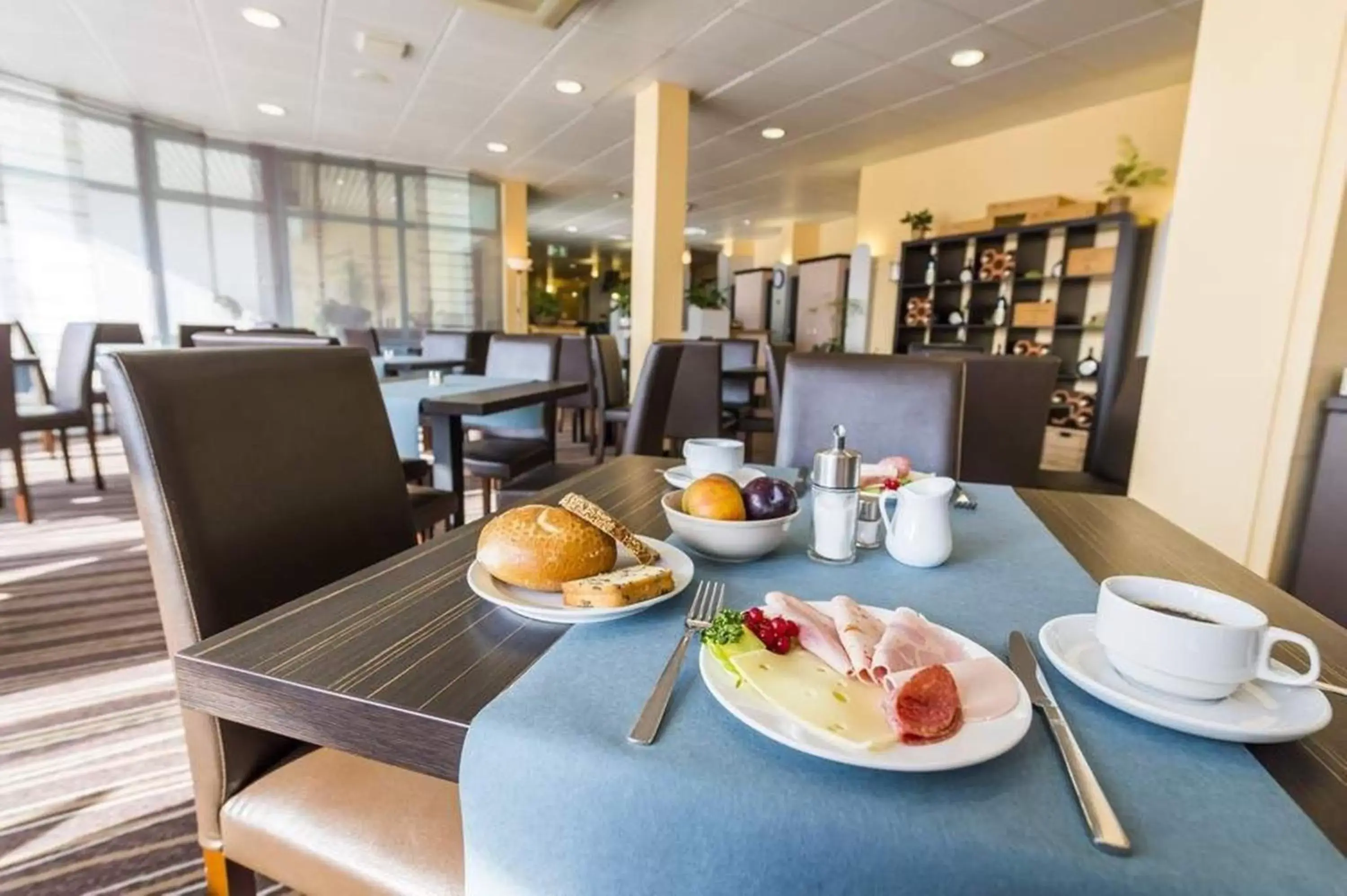 Breakfast, Restaurant/Places to Eat in PLAZA Hotel Bruchsal