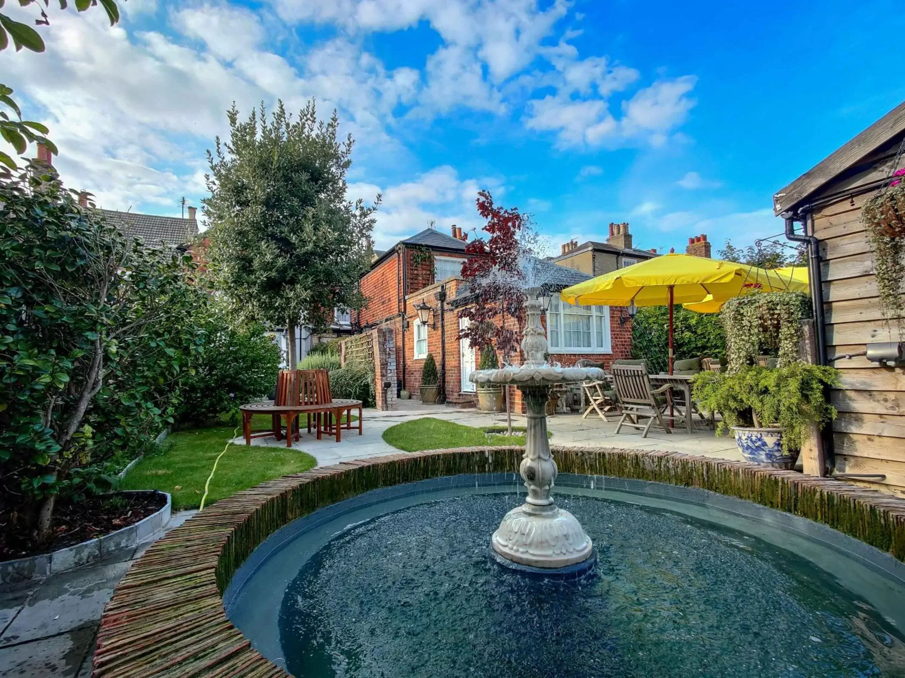 Patio, Swimming Pool in Canterbury Black Horse