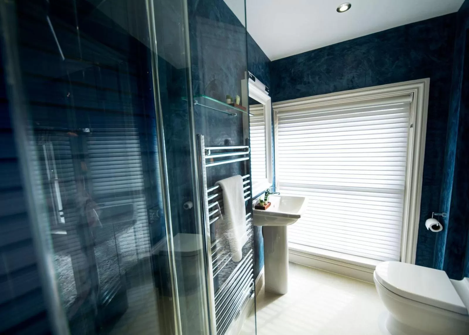 Bathroom in East Walls Hotel