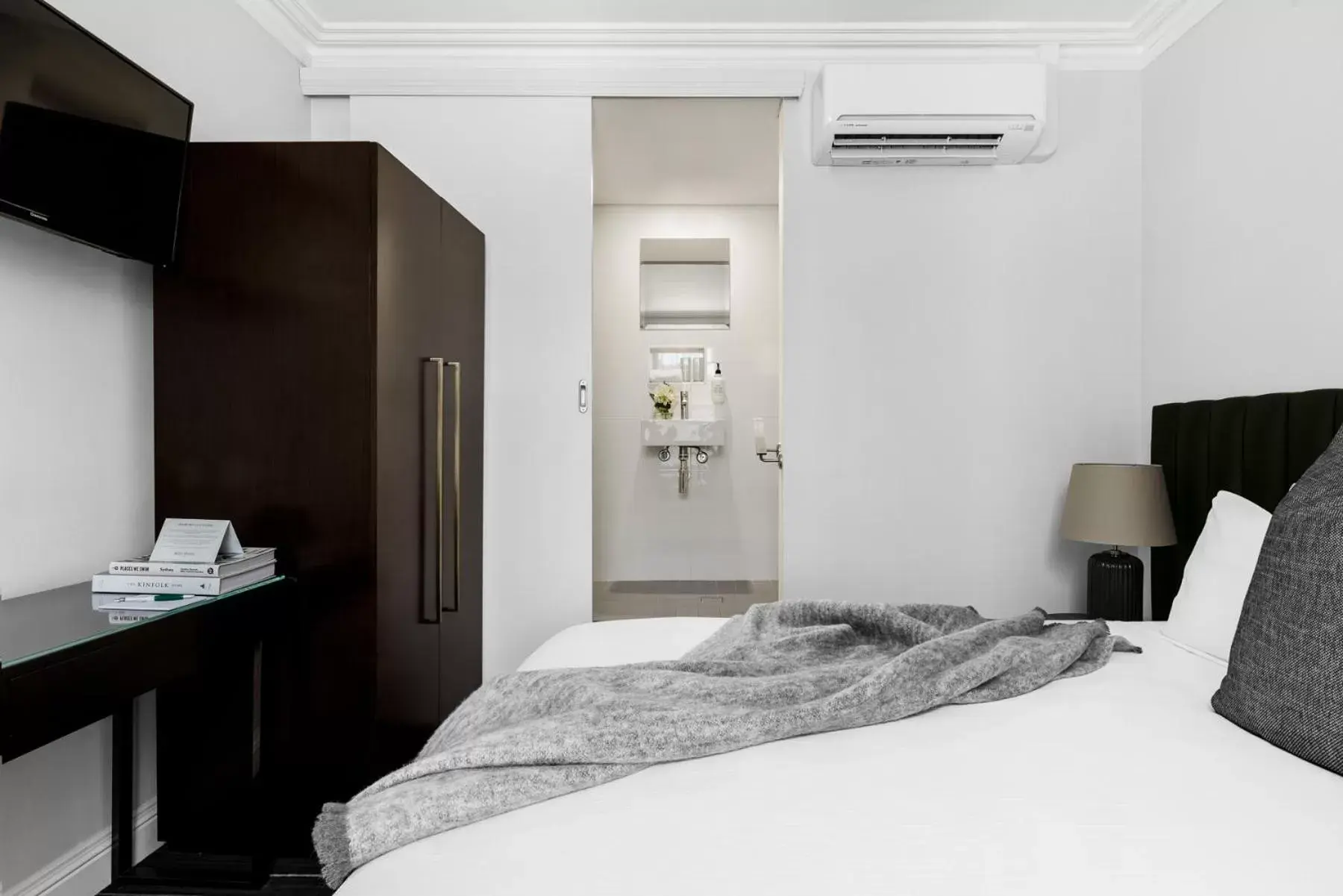 Bedroom, Bed in Hotel Challis Potts Point Bedroom, Bed in Hotel Challis Potts Point