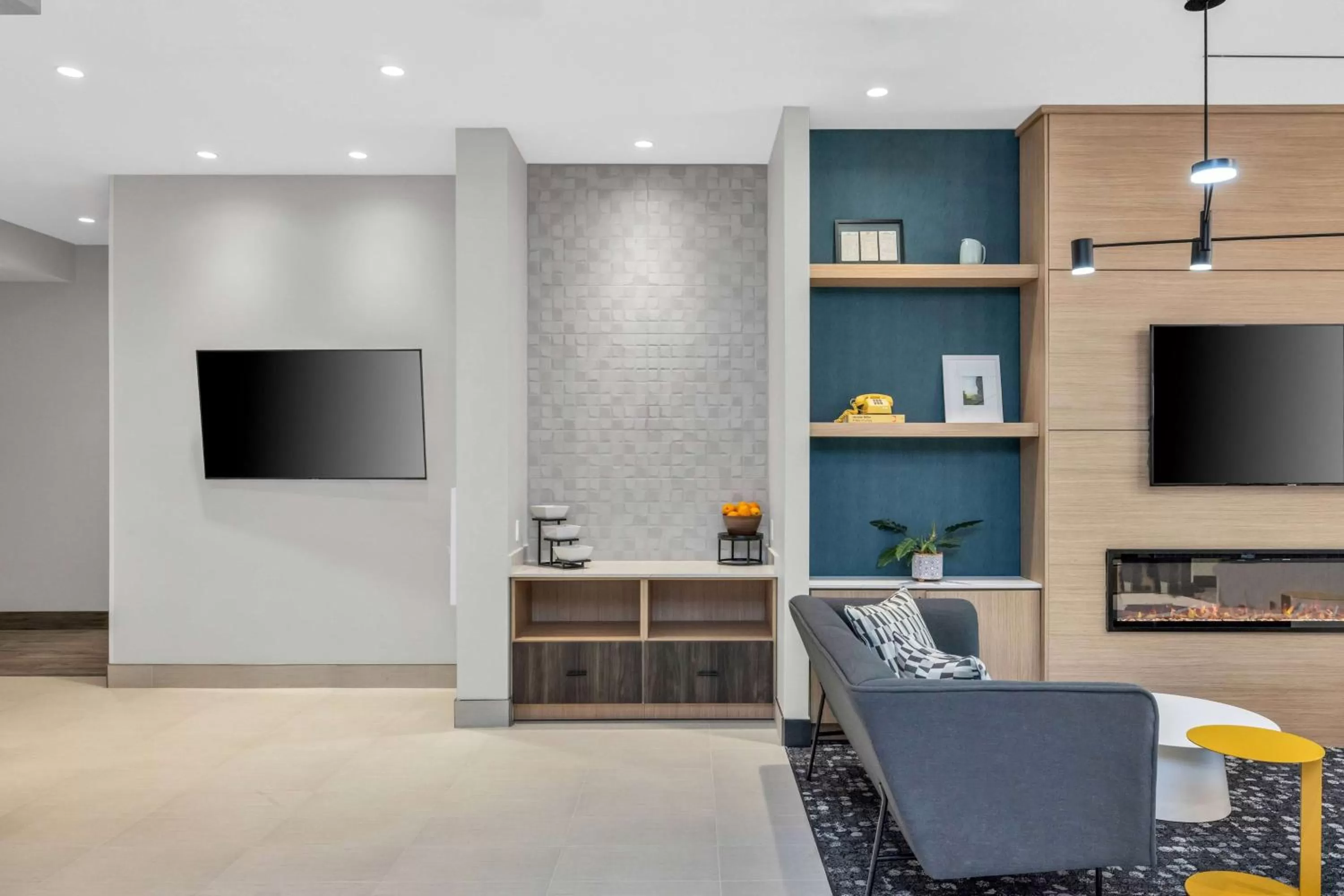 Lobby or reception in La Quinta Inn & Suites by Wyndham San Jose Airport-Downtown