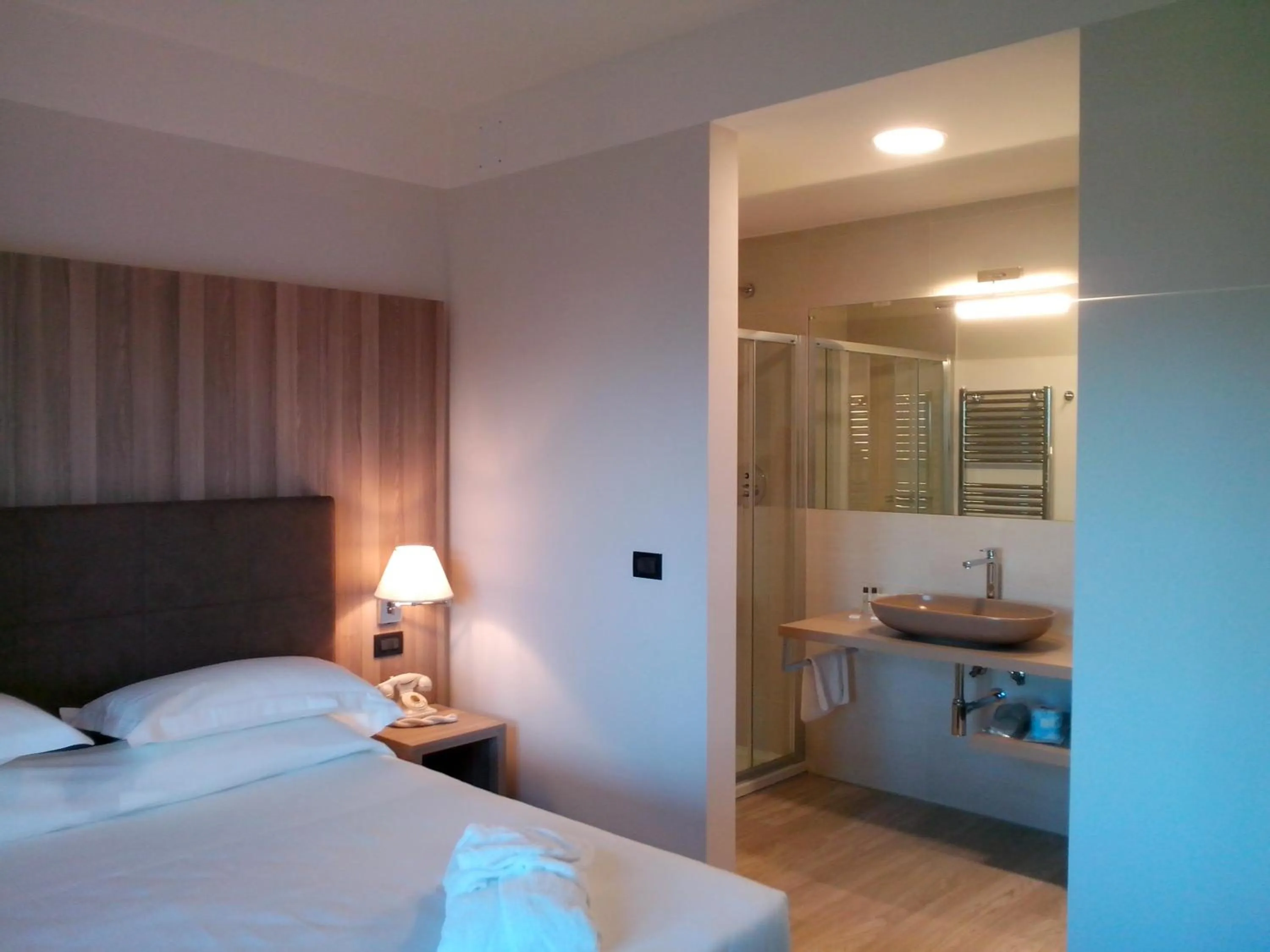 Photo of the whole room, Bed in Hotel Garden Experience