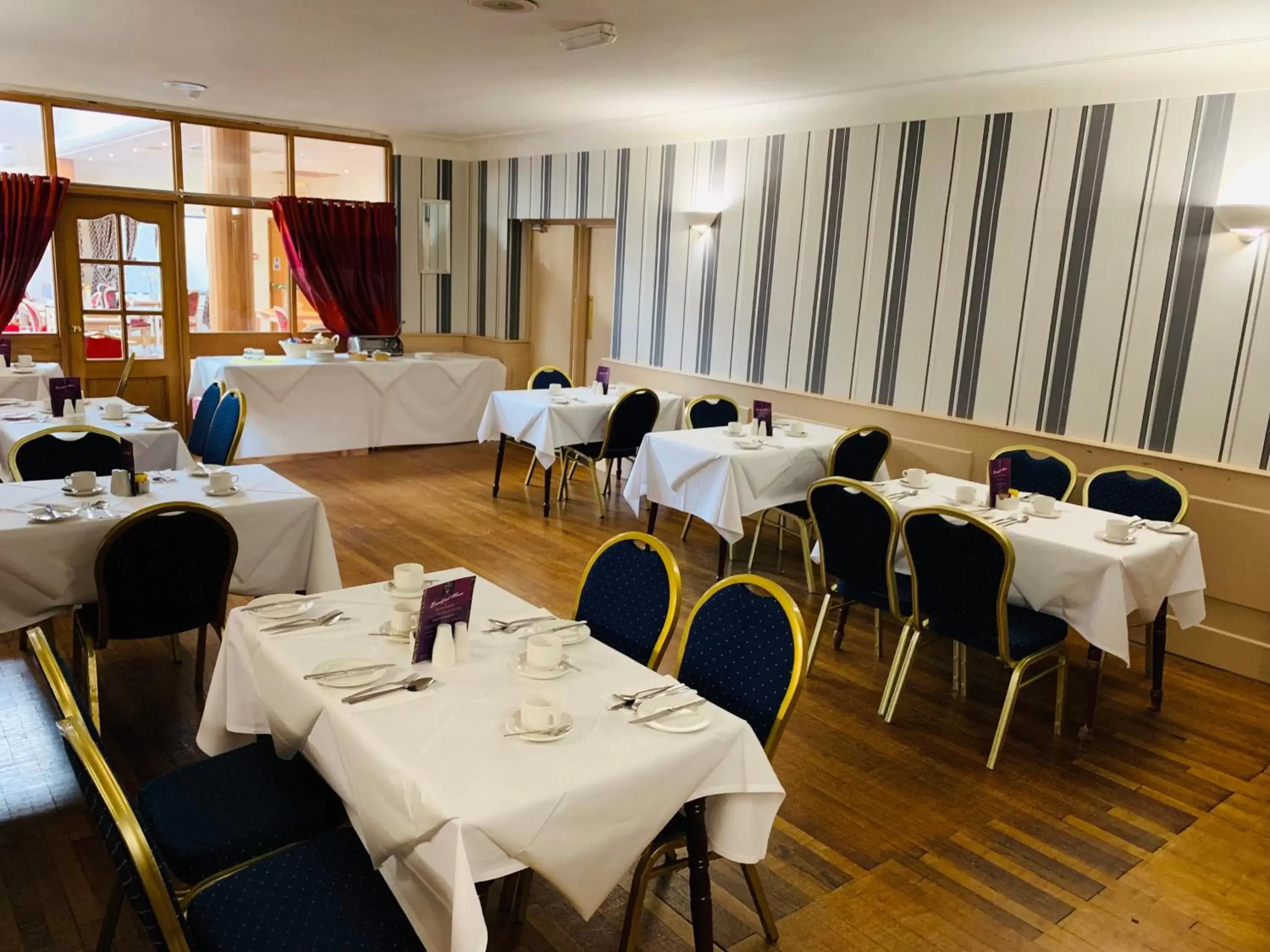 Lounge or bar, Restaurant/Places to Eat in The Bannville Hotel