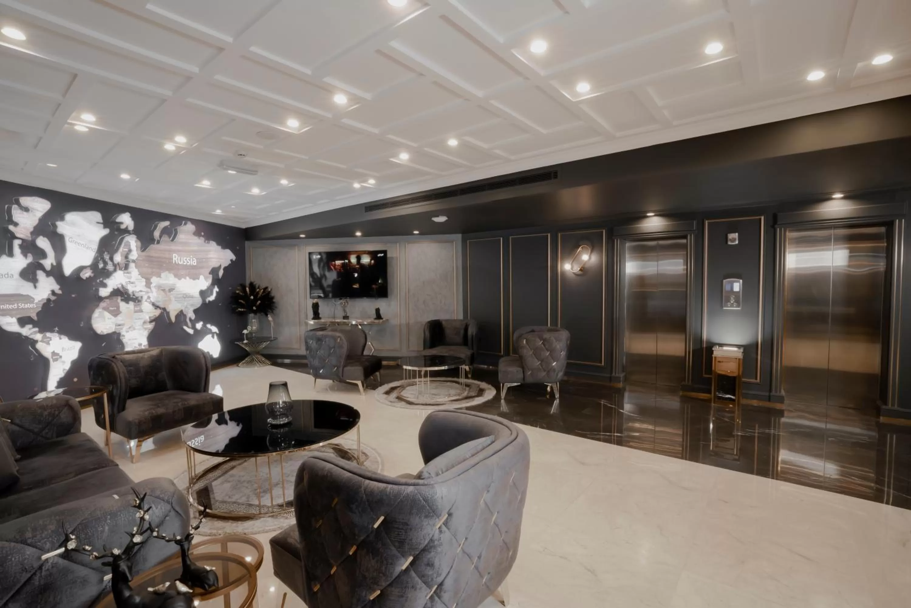 Communal lounge/ TV room in Nishan Hotel