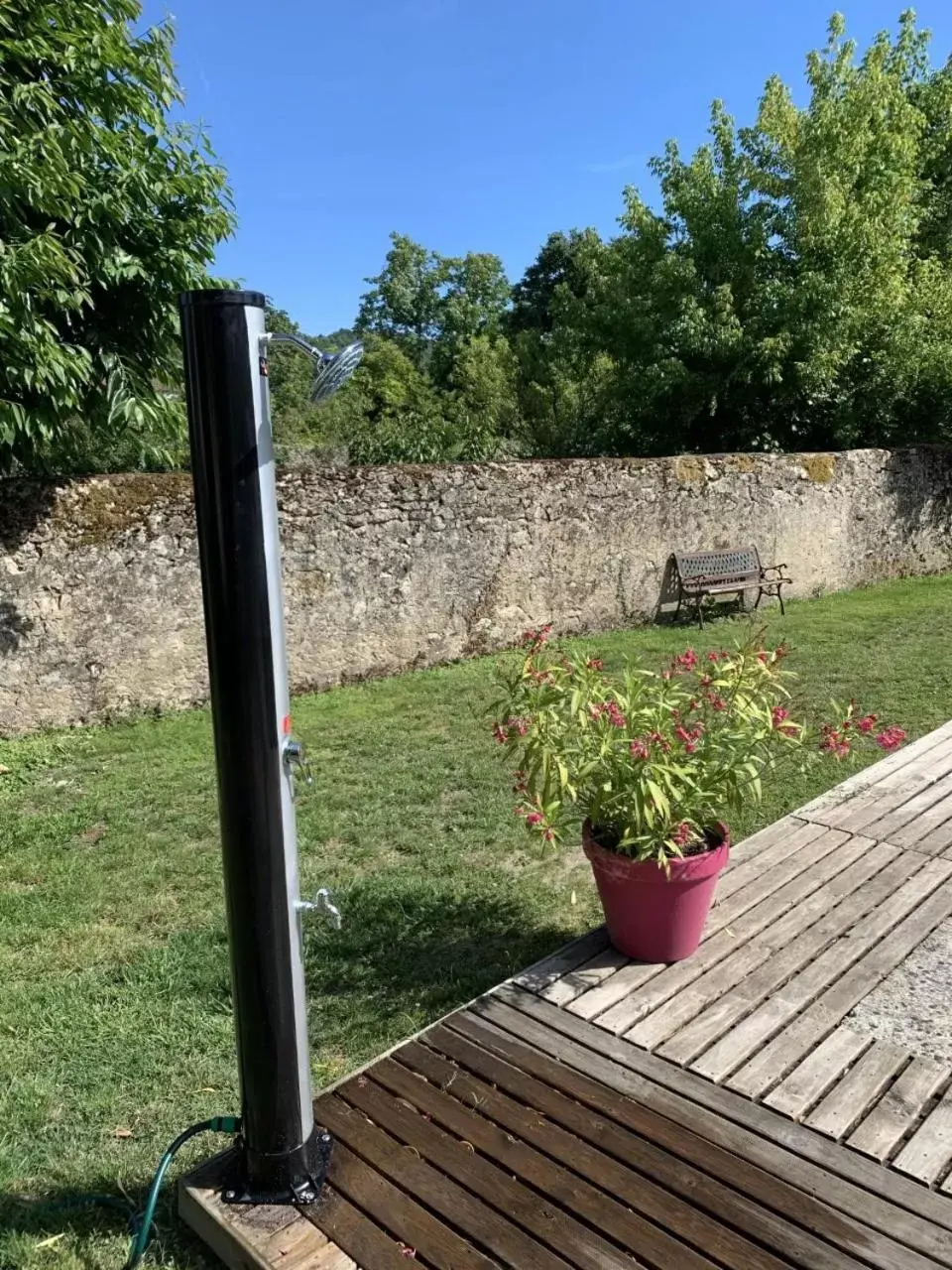 Garden in Hôtel Le P'tit Monde