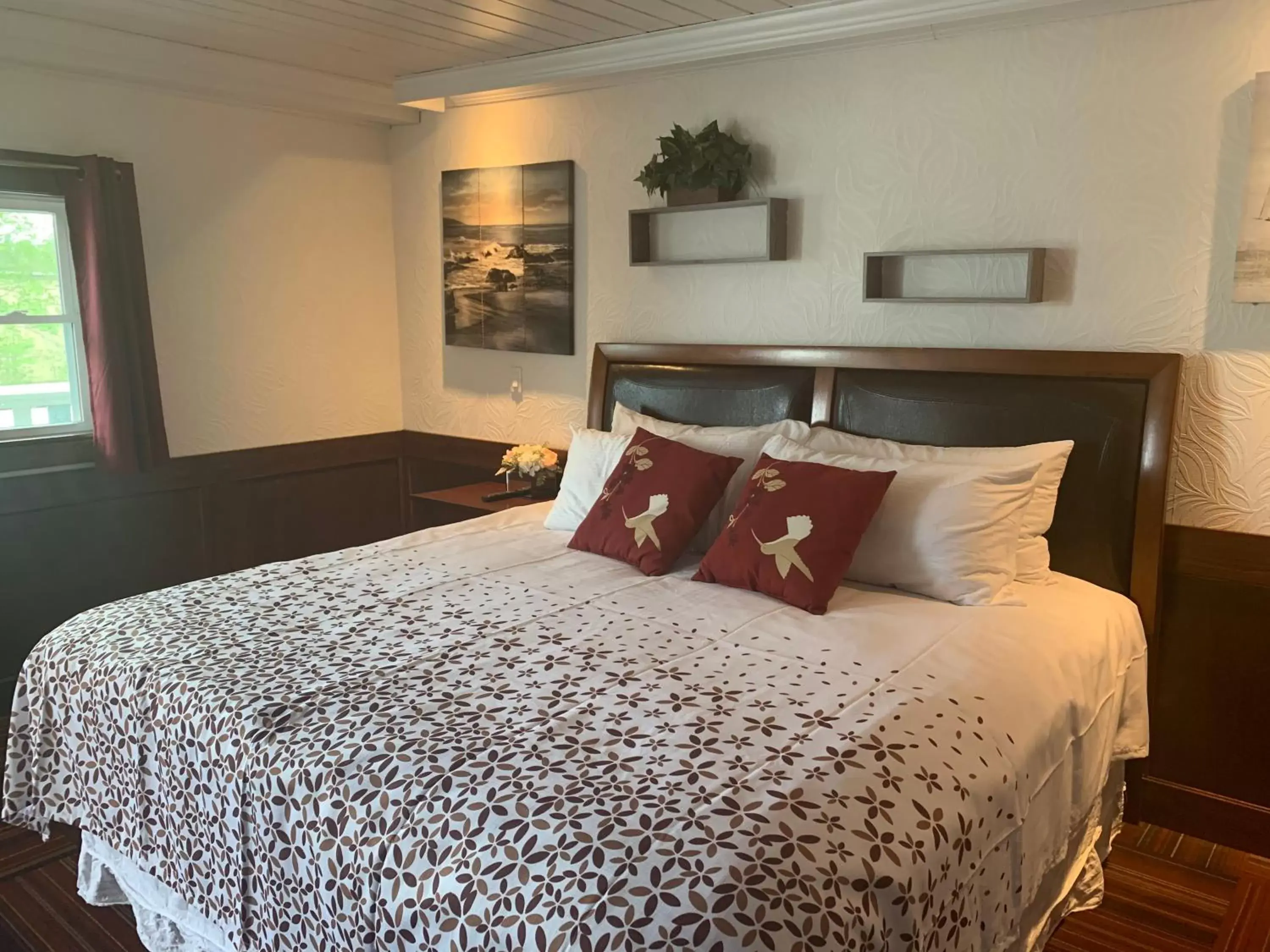 Bedroom in Atlantic Coast Inn