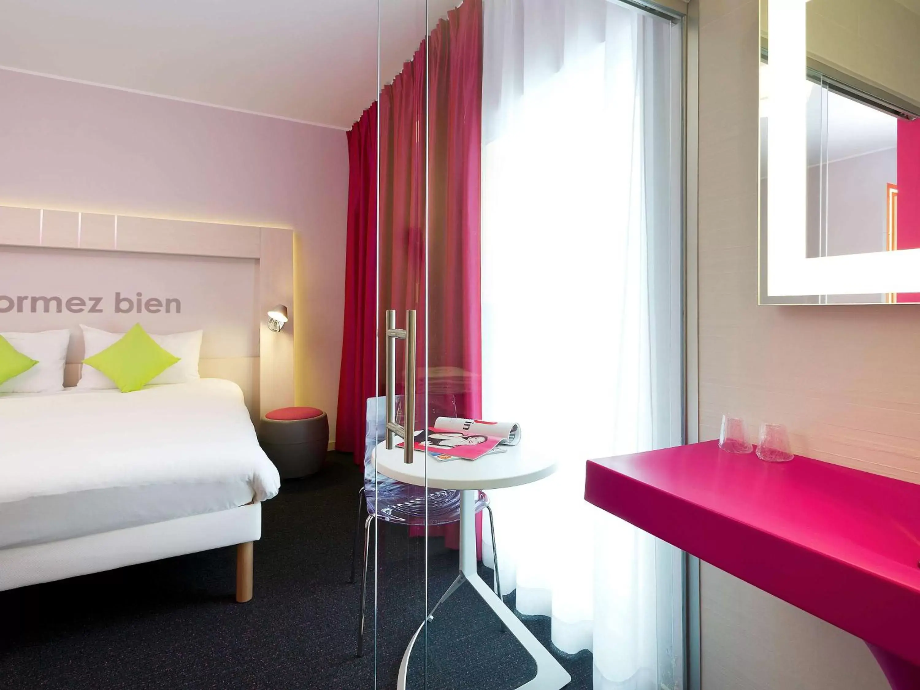 Photo of the whole room, Bed in ibis Styles Nivelles