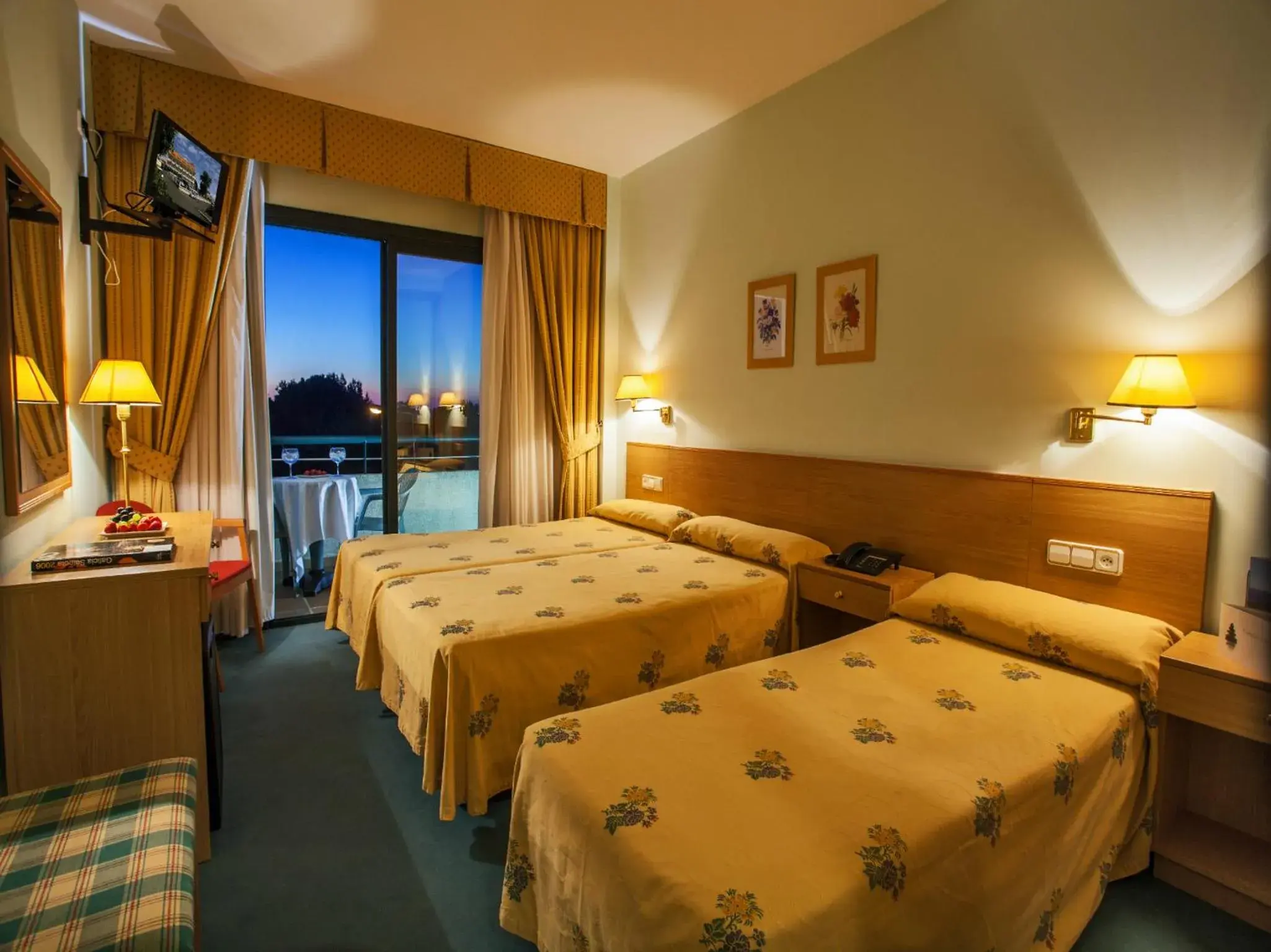 Double or Twin Room with Extra Bed (2 Adults + 1 Child) in Hotel Oca Vermar