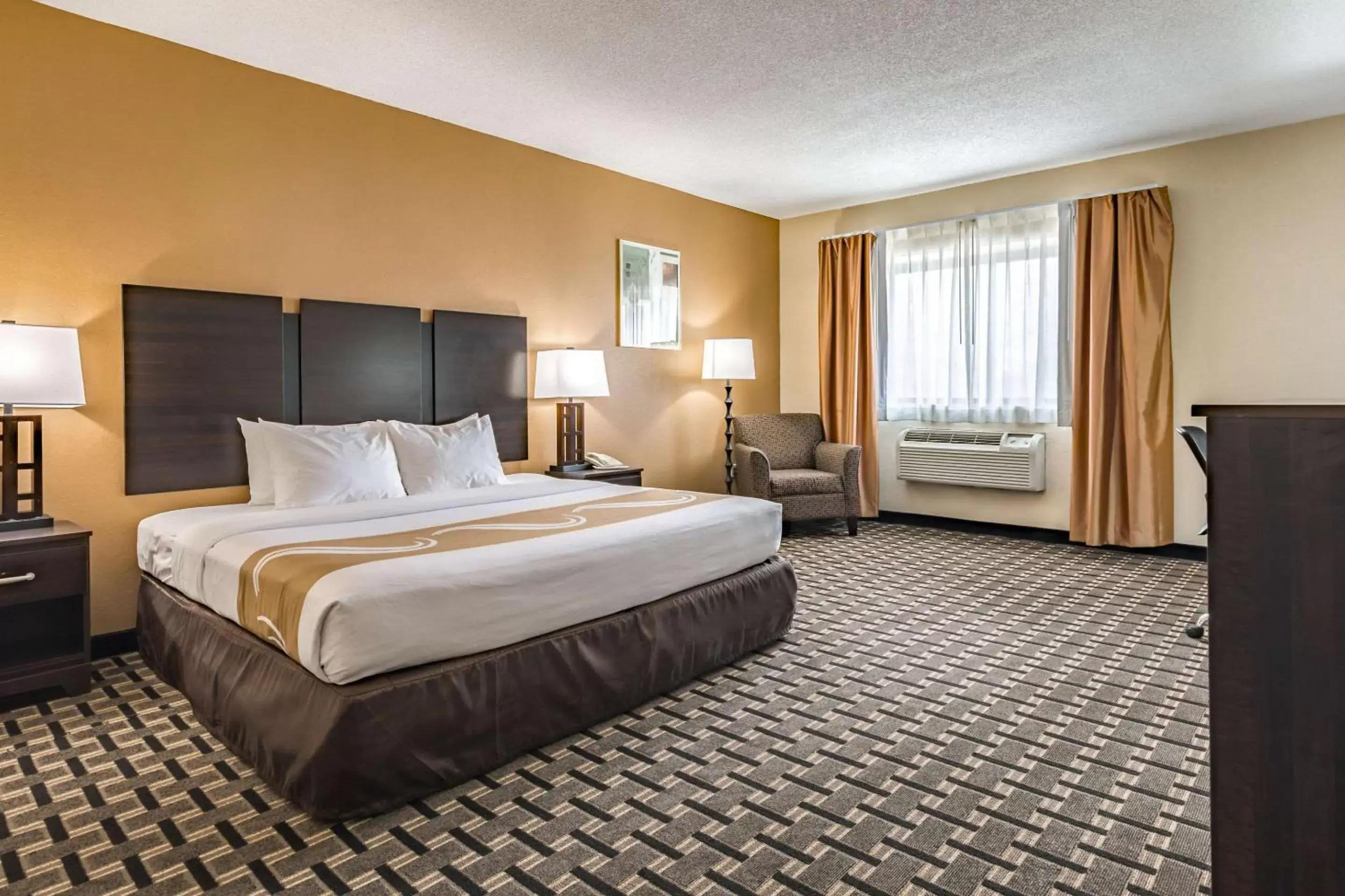 Photo of the whole room, Bed in Quality Inn Schenectady - Albany