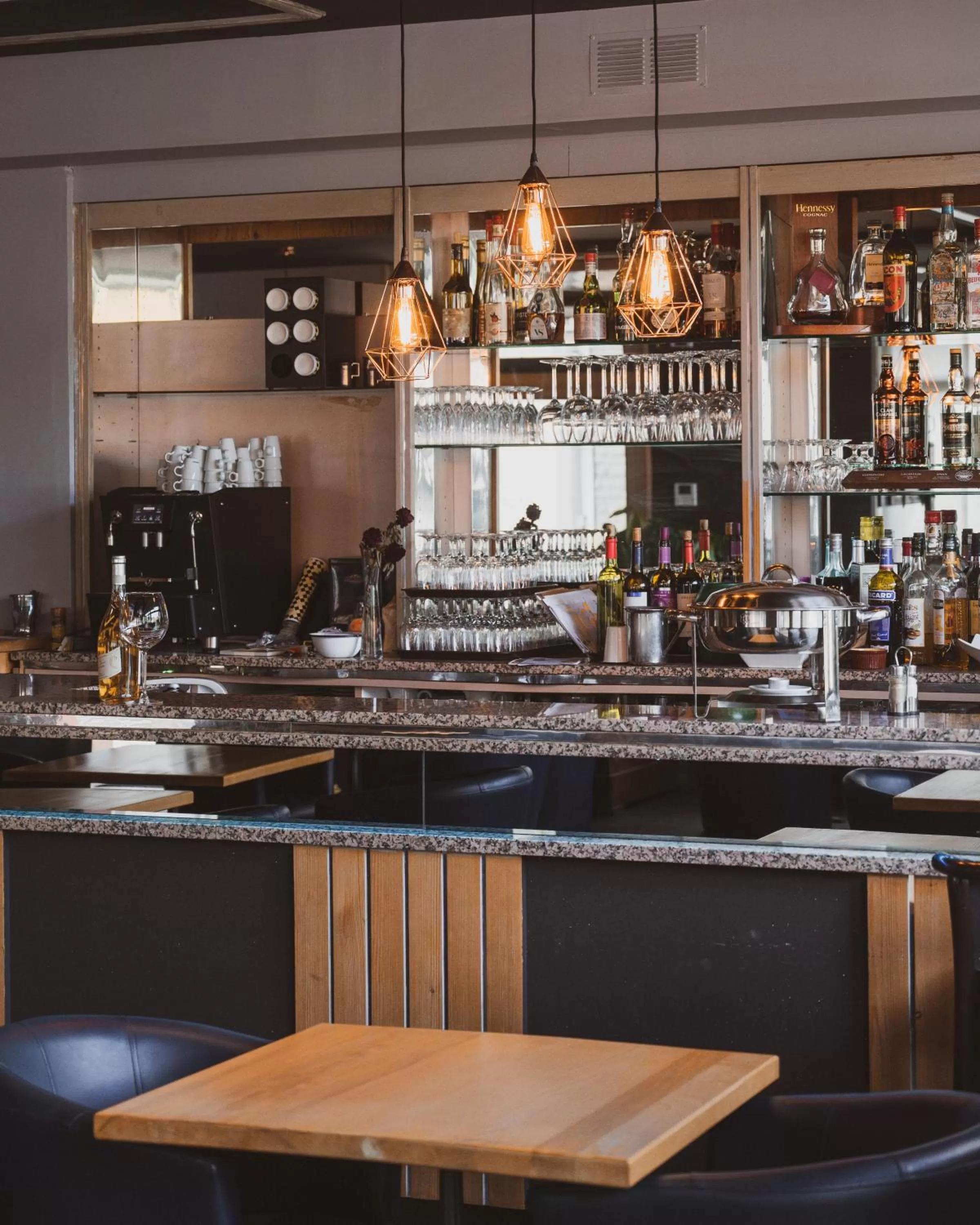 Lounge or bar in The Originals Boutique, Hôtel du Pont Roupt, Mende