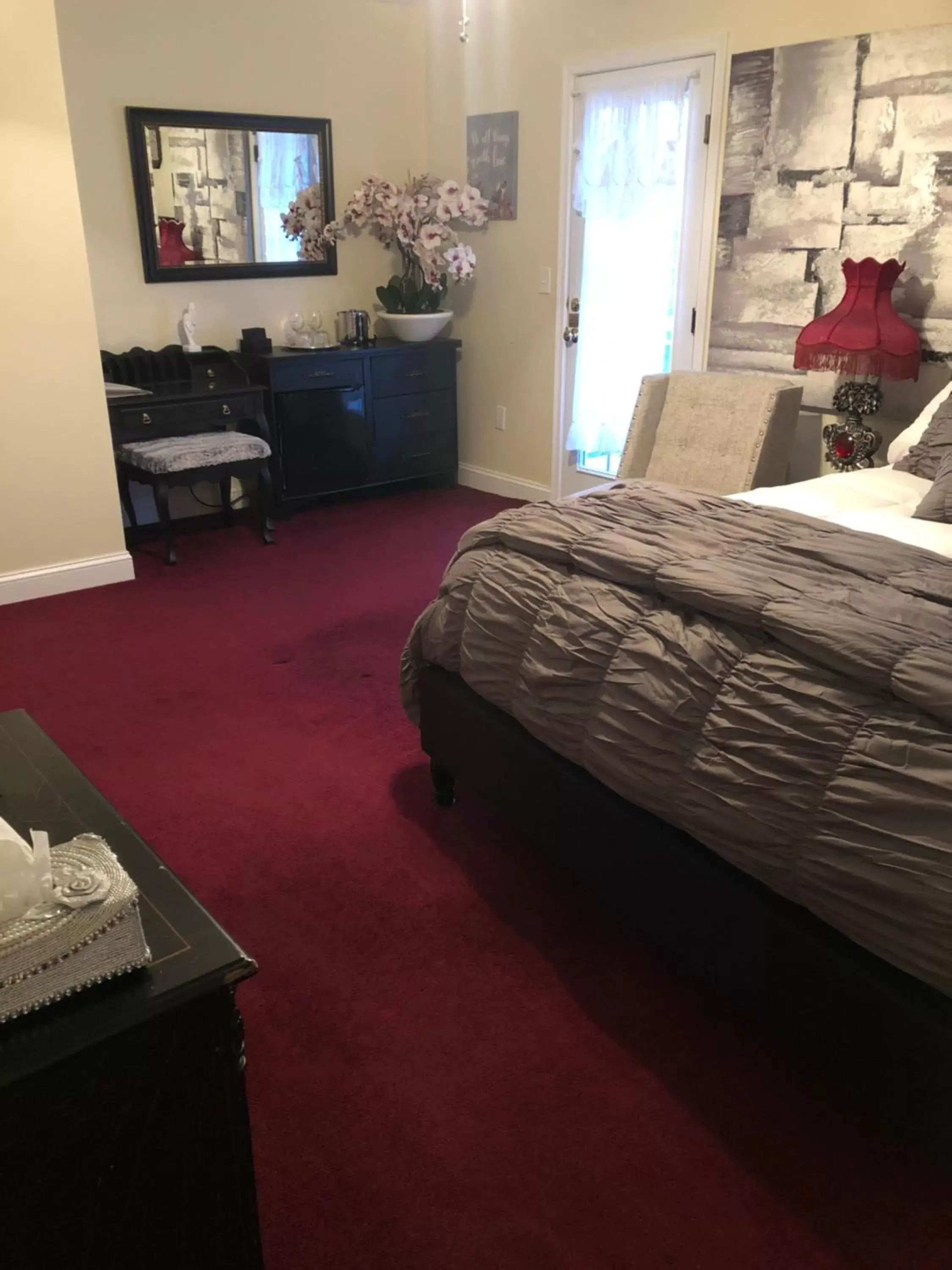 Deluxe King Room in Ma Margarets House Bed and Breakfast Deluxe King Room in Ma Margarets House Bed and Breakfast