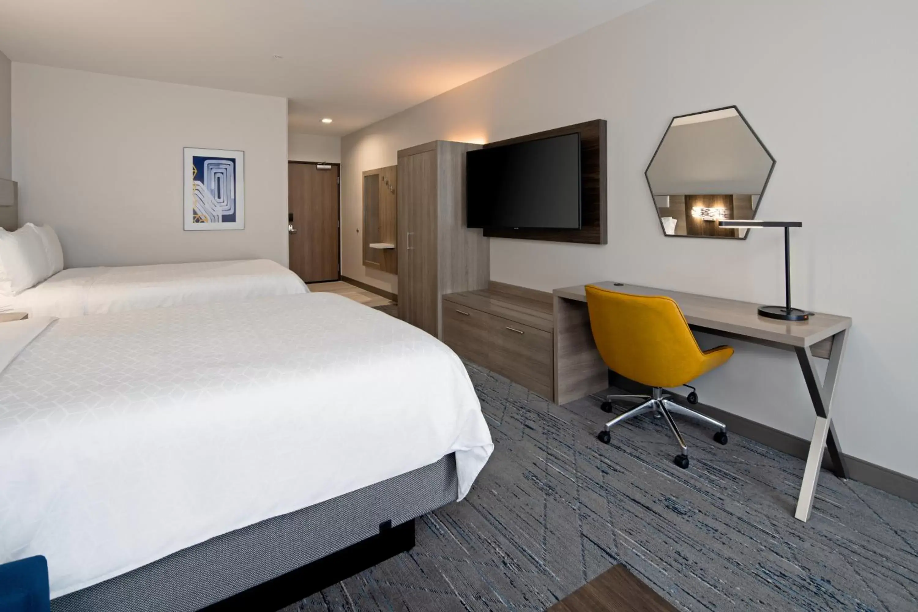 Queen Room with Two Queen Beds - Mobility Access Roll in Shower/Non-Smoking in Holiday Inn Express & Suites - Valencia - Santa Clarita, an IHG Hotel