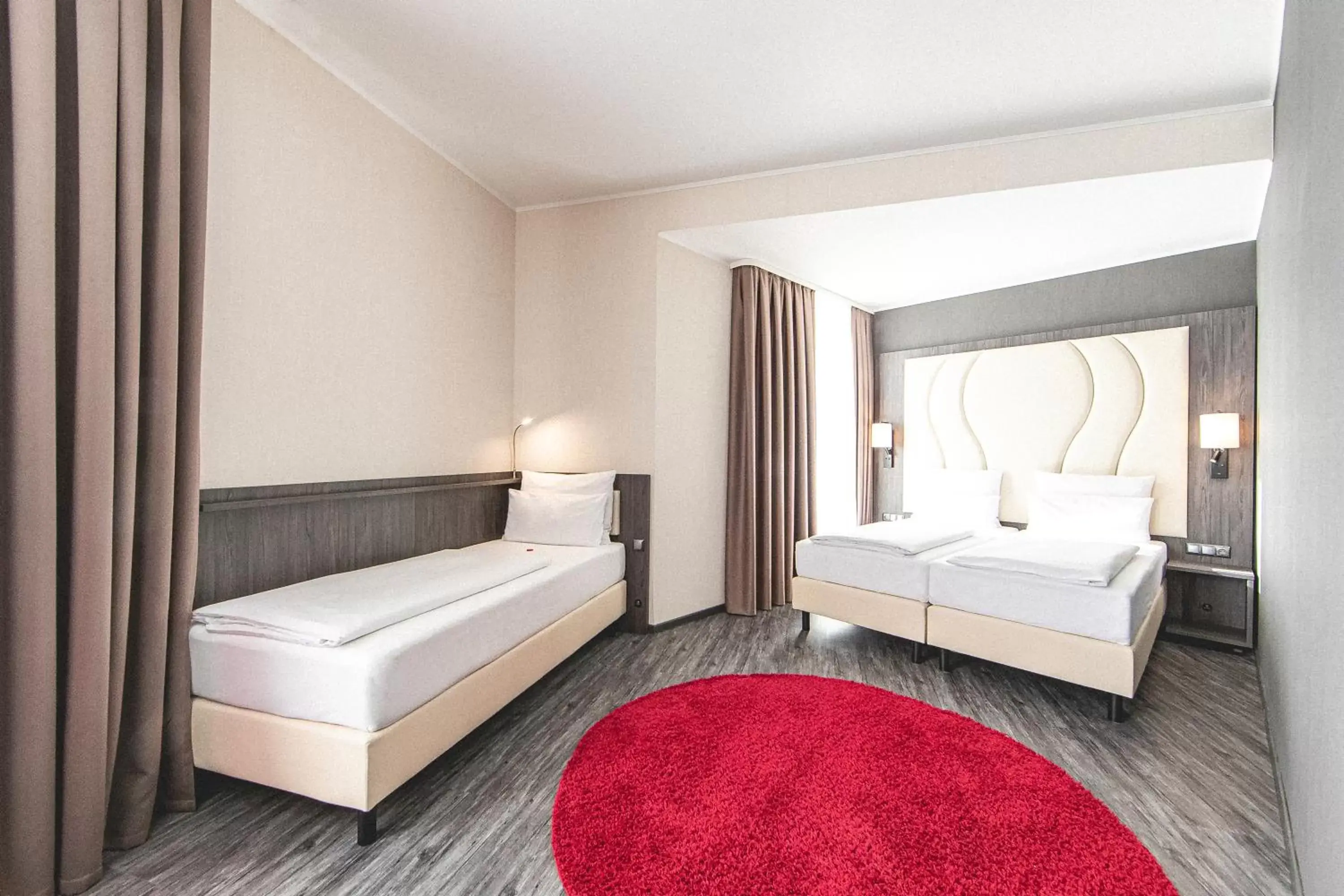 Bedroom, Bed in PLAZA Premium Parkhotel Norderstedt