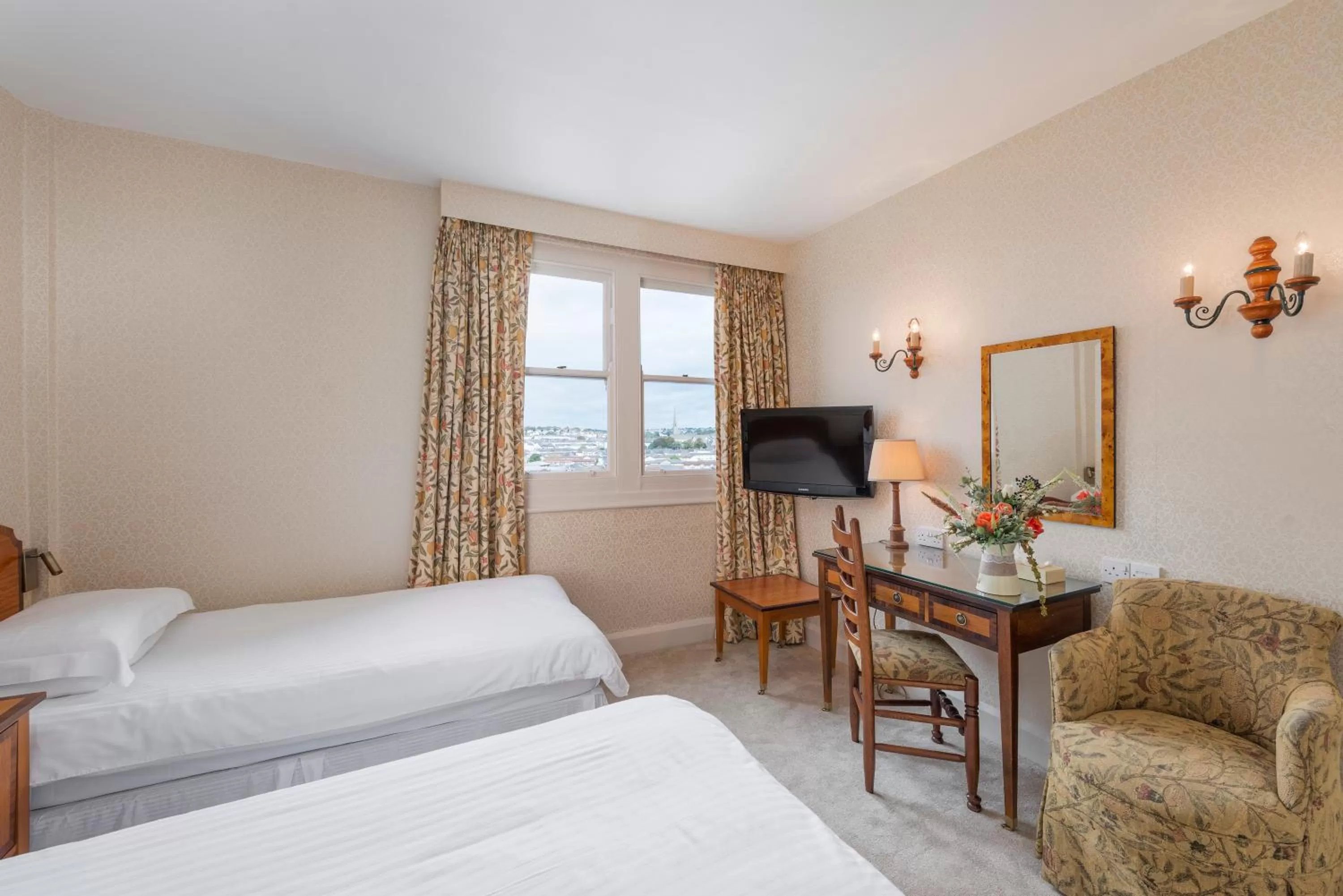 Bedroom, Bed in Duke Of Cornwall Hotel