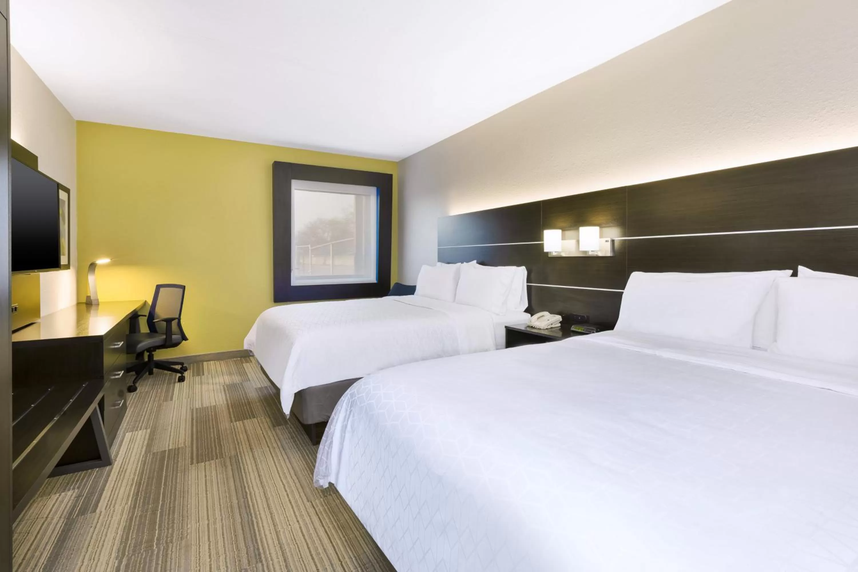 Photo of the whole room, Bed in Holiday Inn Express Detroit-Warren/General Motors Technology Center by IHG
