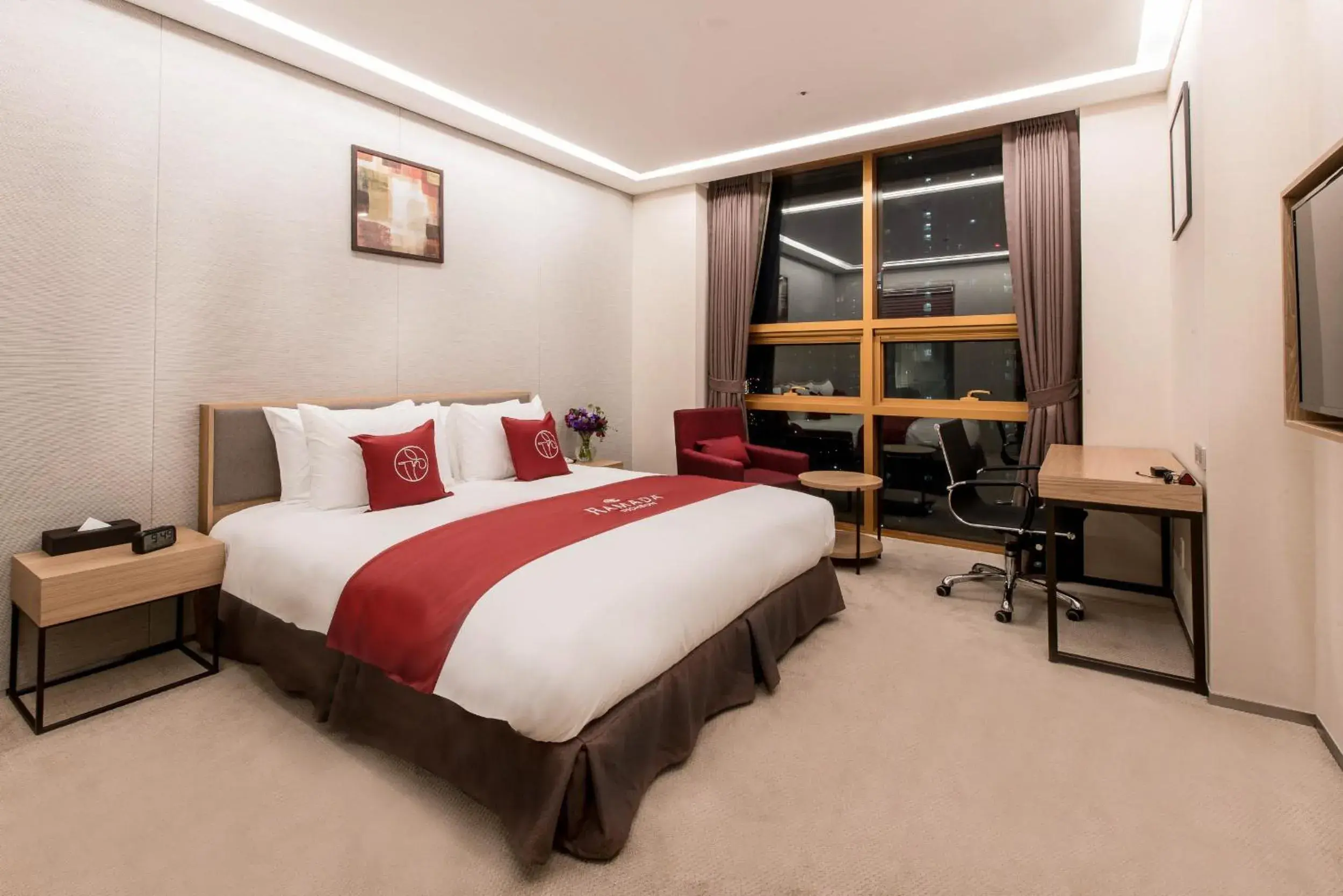 Bedroom, Bed in Ramada by Wyndham Incheon