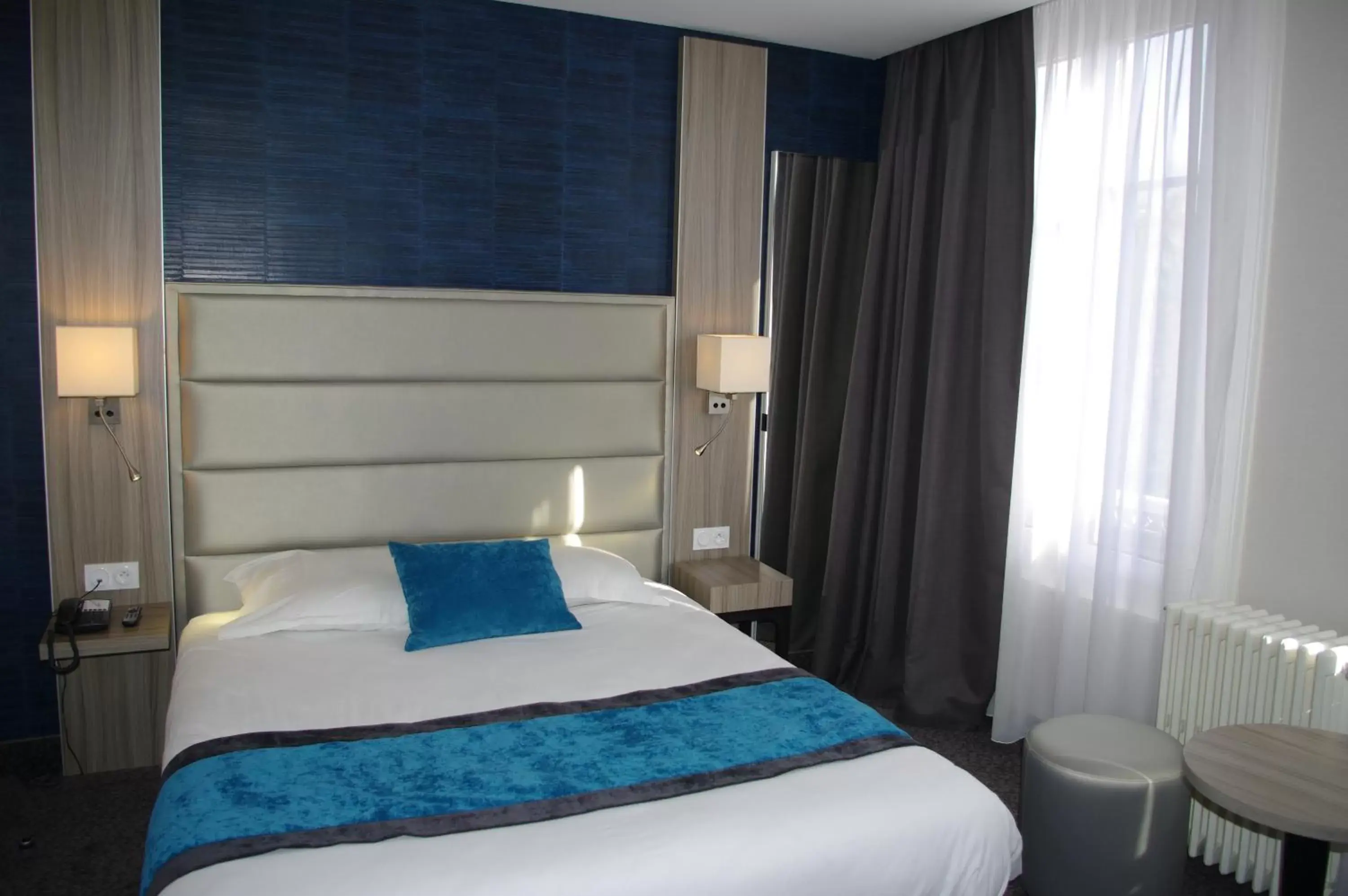 Bed in Hotel de la Gare Troyes Centre