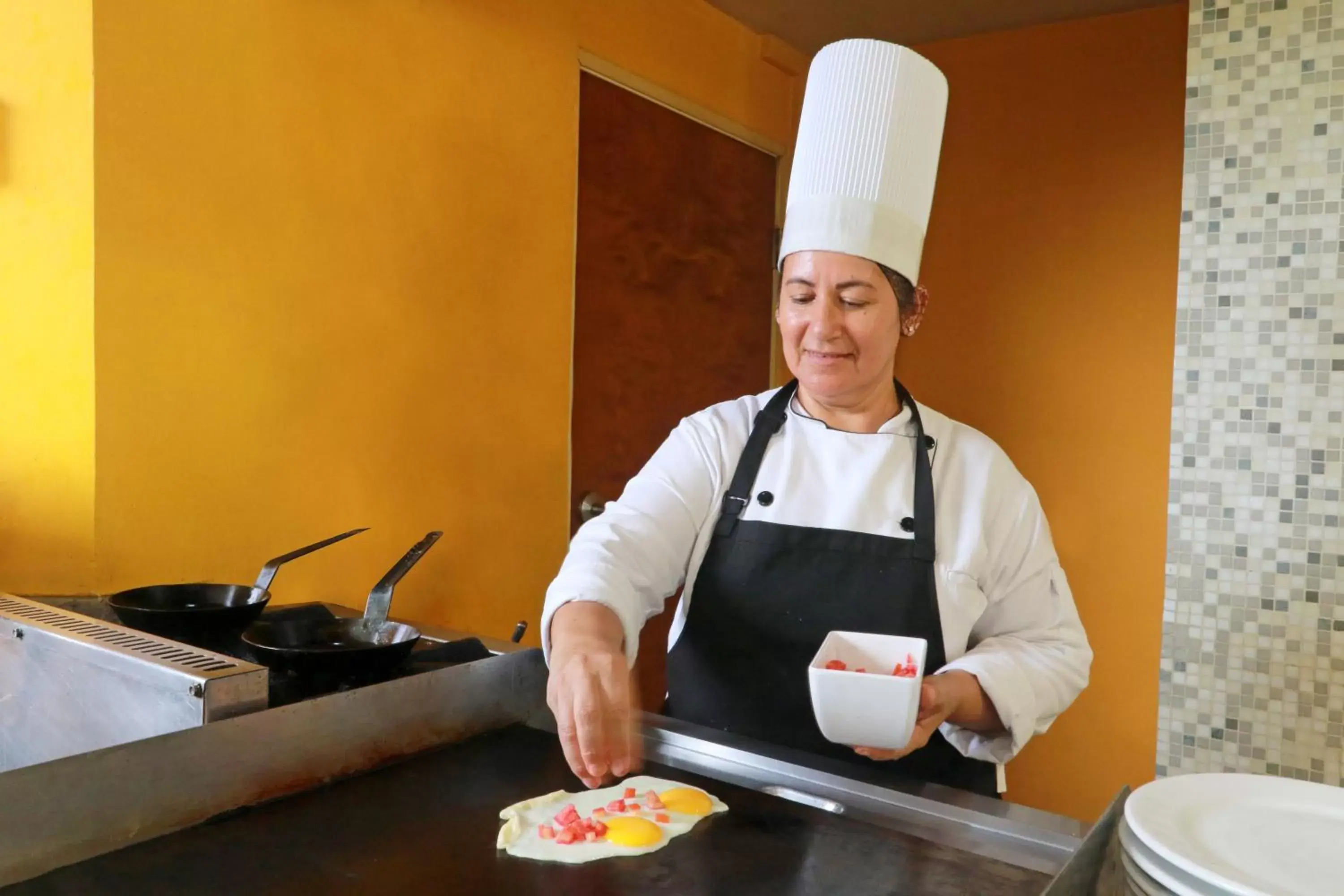 Restaurant/places to eat, Staff in Holiday Inn Tampico-Altamira, an IHG Hotel