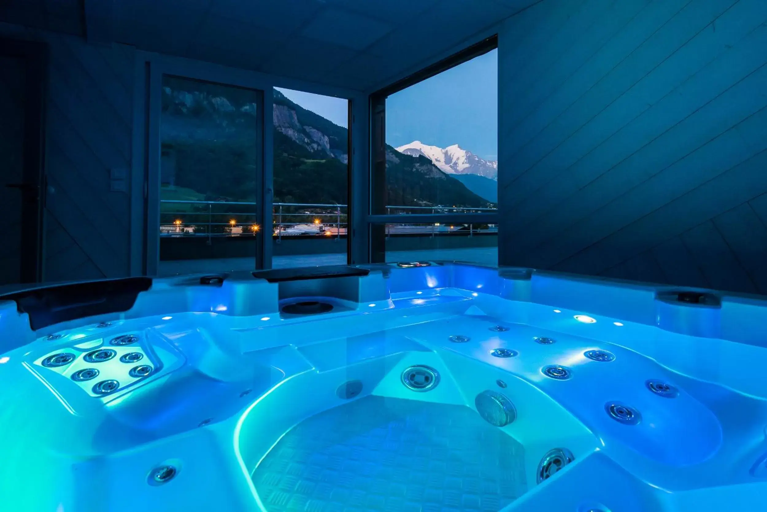 Hot Tub in Ibis Styles Sallanches Pays du Mont-Blanc