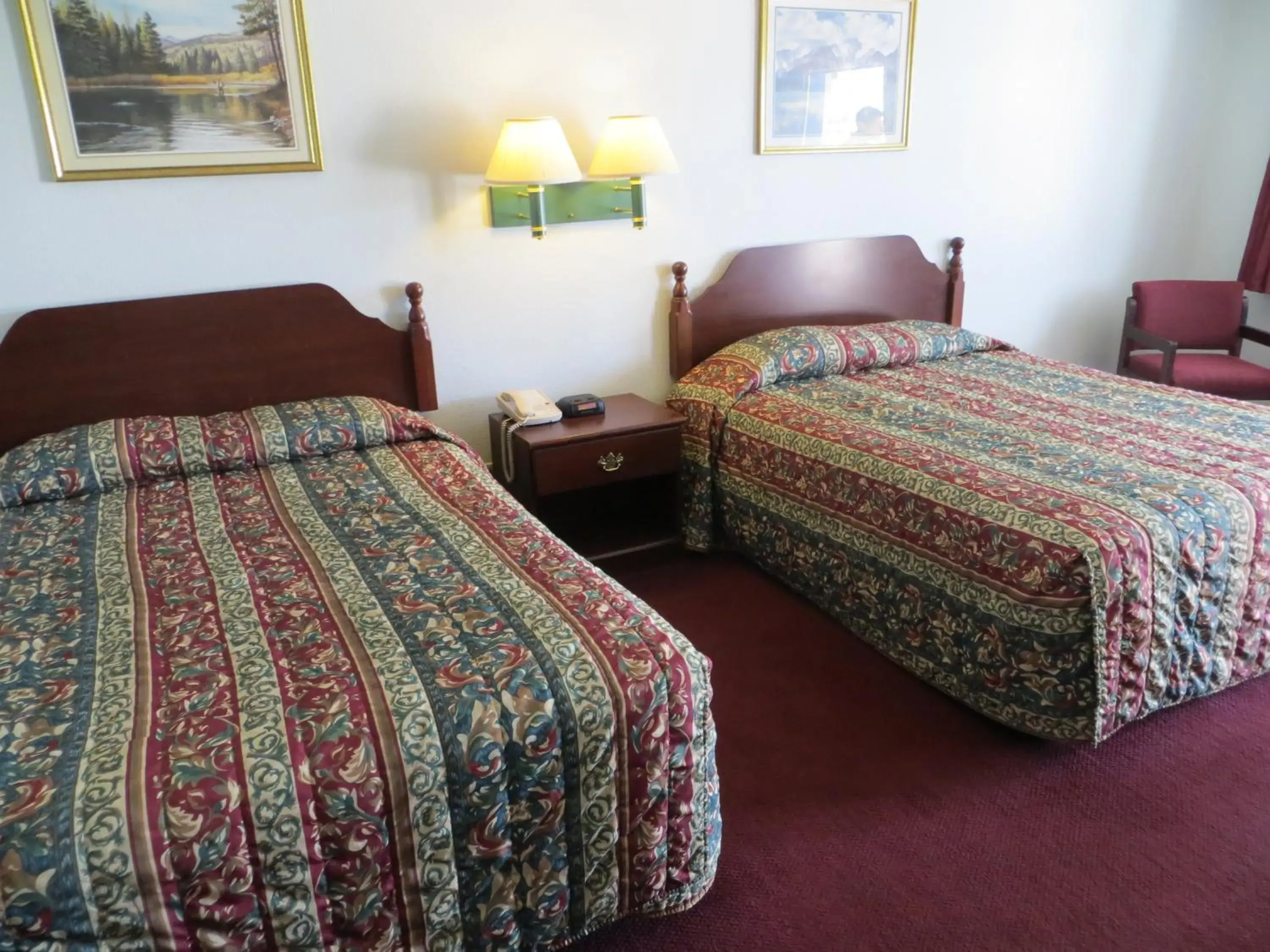 Bed in Executive Inn & Suites West Columbia