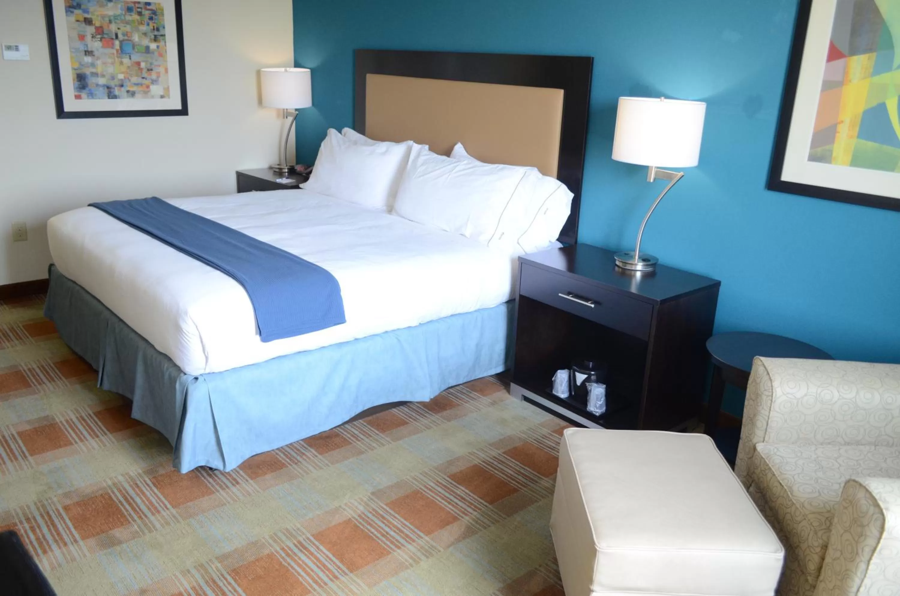 Photo of the whole room, Bed in Holiday Inn Express & Suites Houston Northwest-Brookhollow by IHG