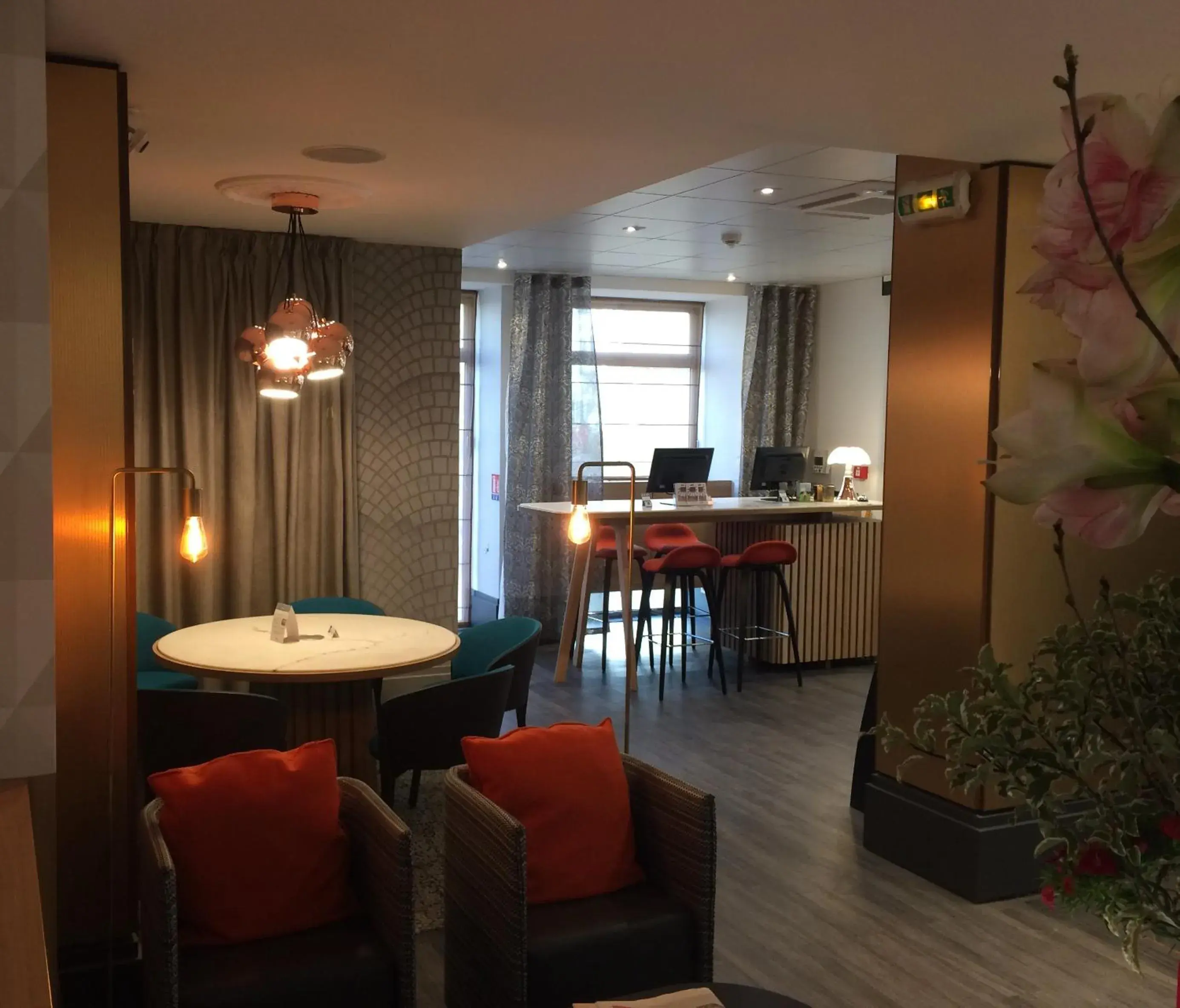 Lobby or reception, Restaurant/Places to Eat in Mercure Paris Pigalle Sacre Coeur