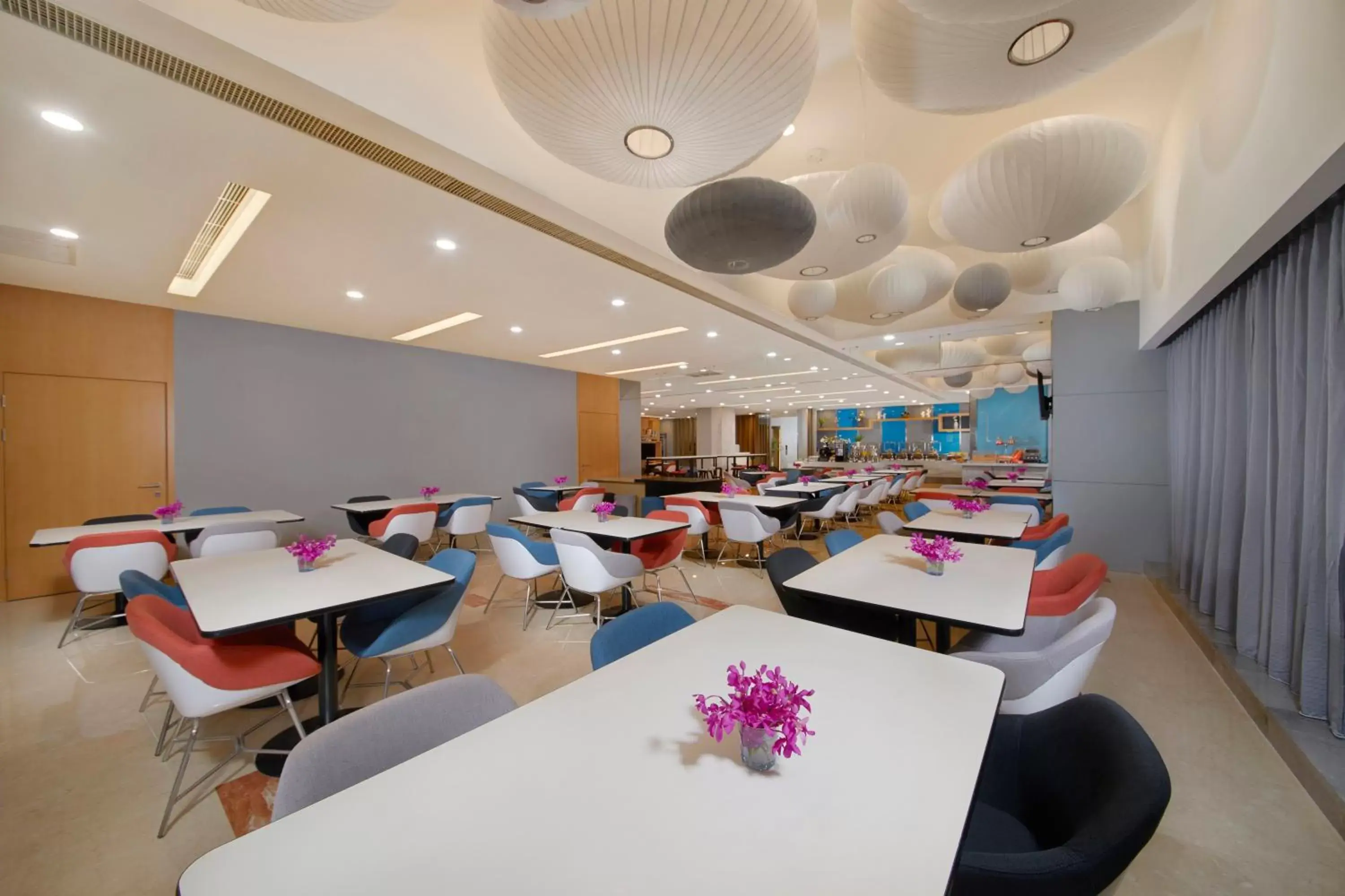 Restaurant/places to eat in Holiday Inn Express Zhengzhou Zhengdong by IHG Restaurant/places to eat in Holiday Inn Express Zhengzhou Zhengdong by IHG