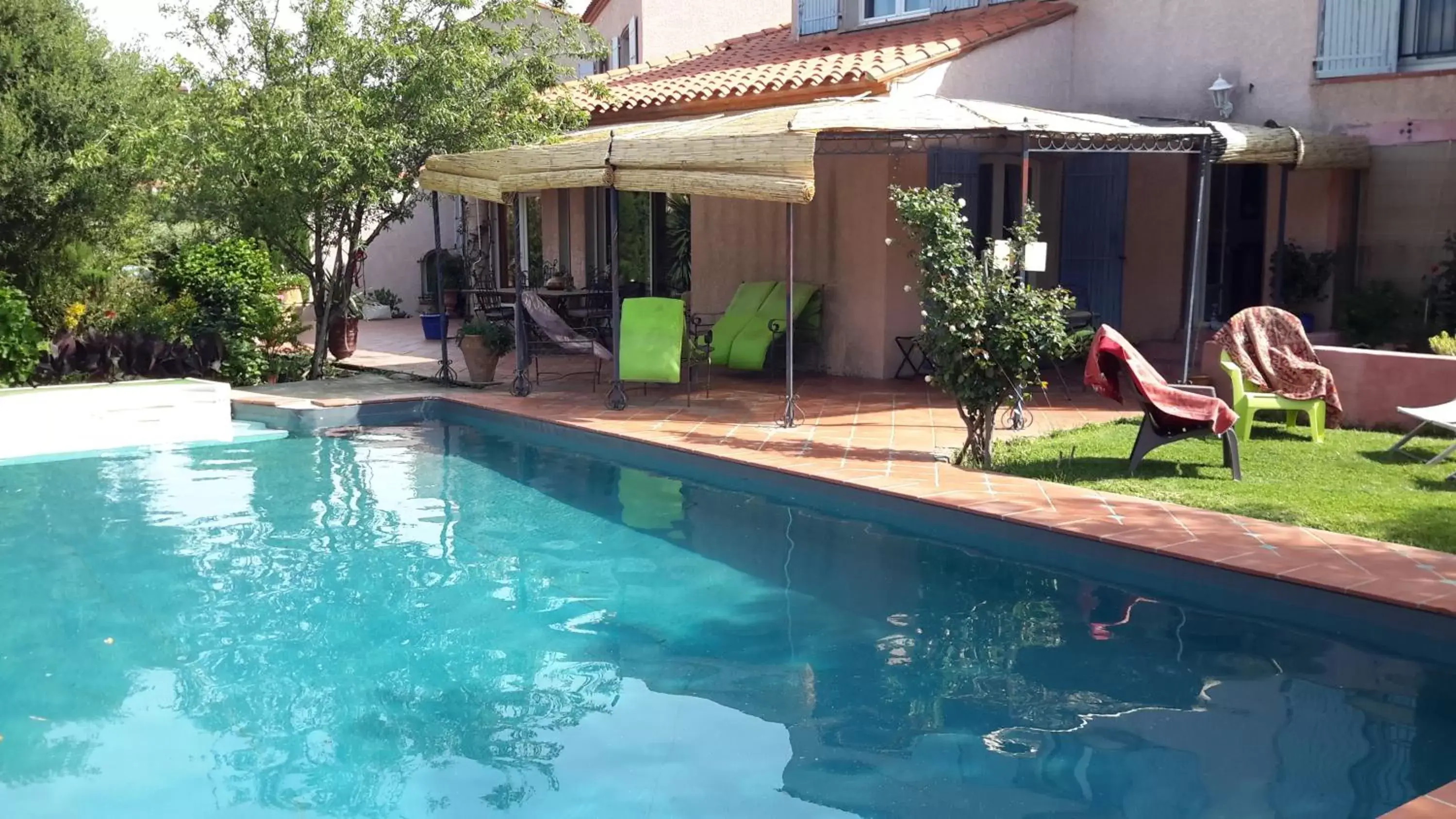 Property building, Swimming Pool in La Chambre De Salome