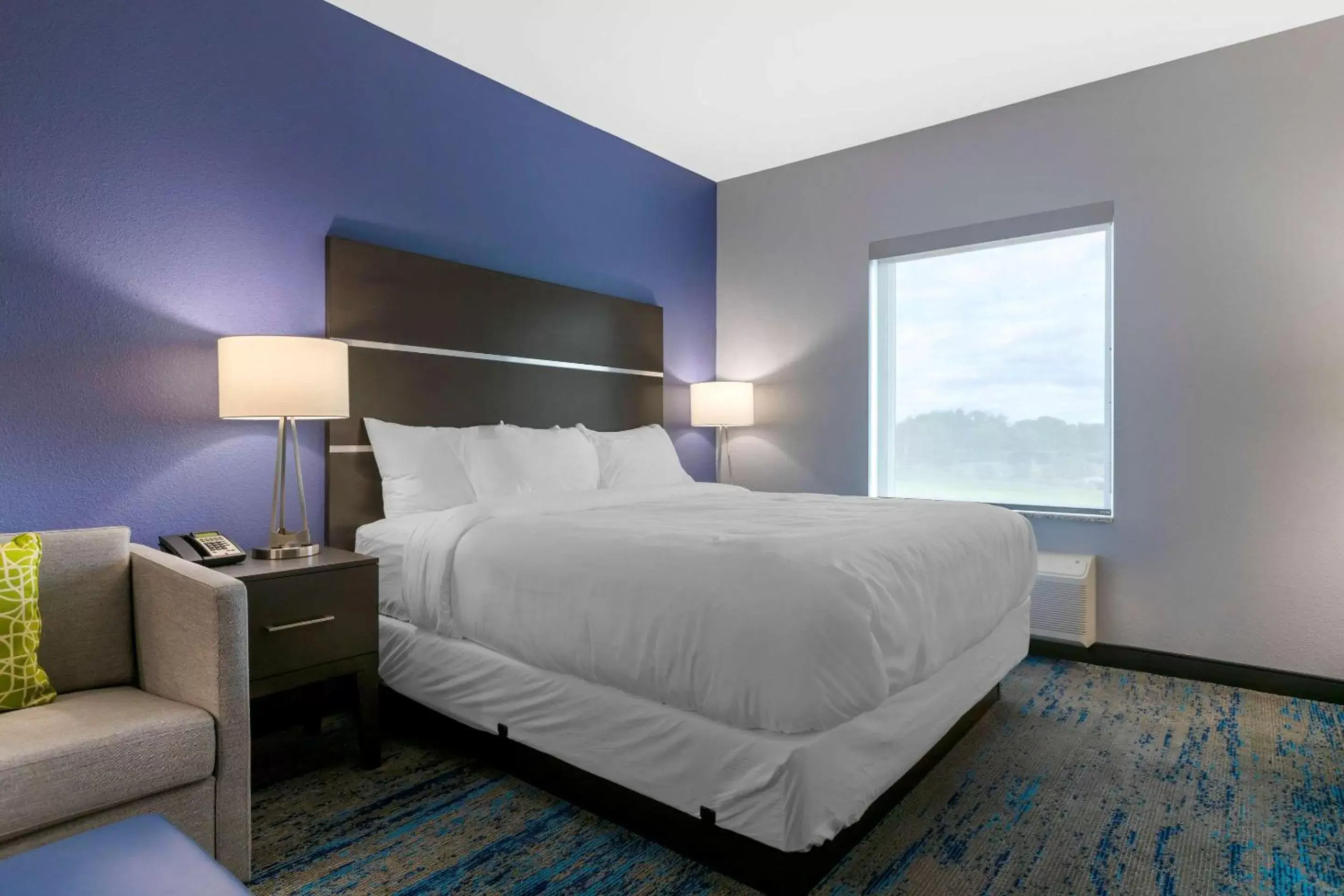 Photo of the whole room, Bed in Comfort Inn & Suites