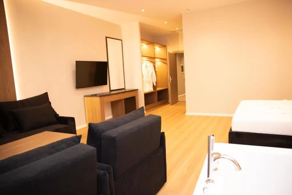 Bedroom, Bed in Hotel Continental