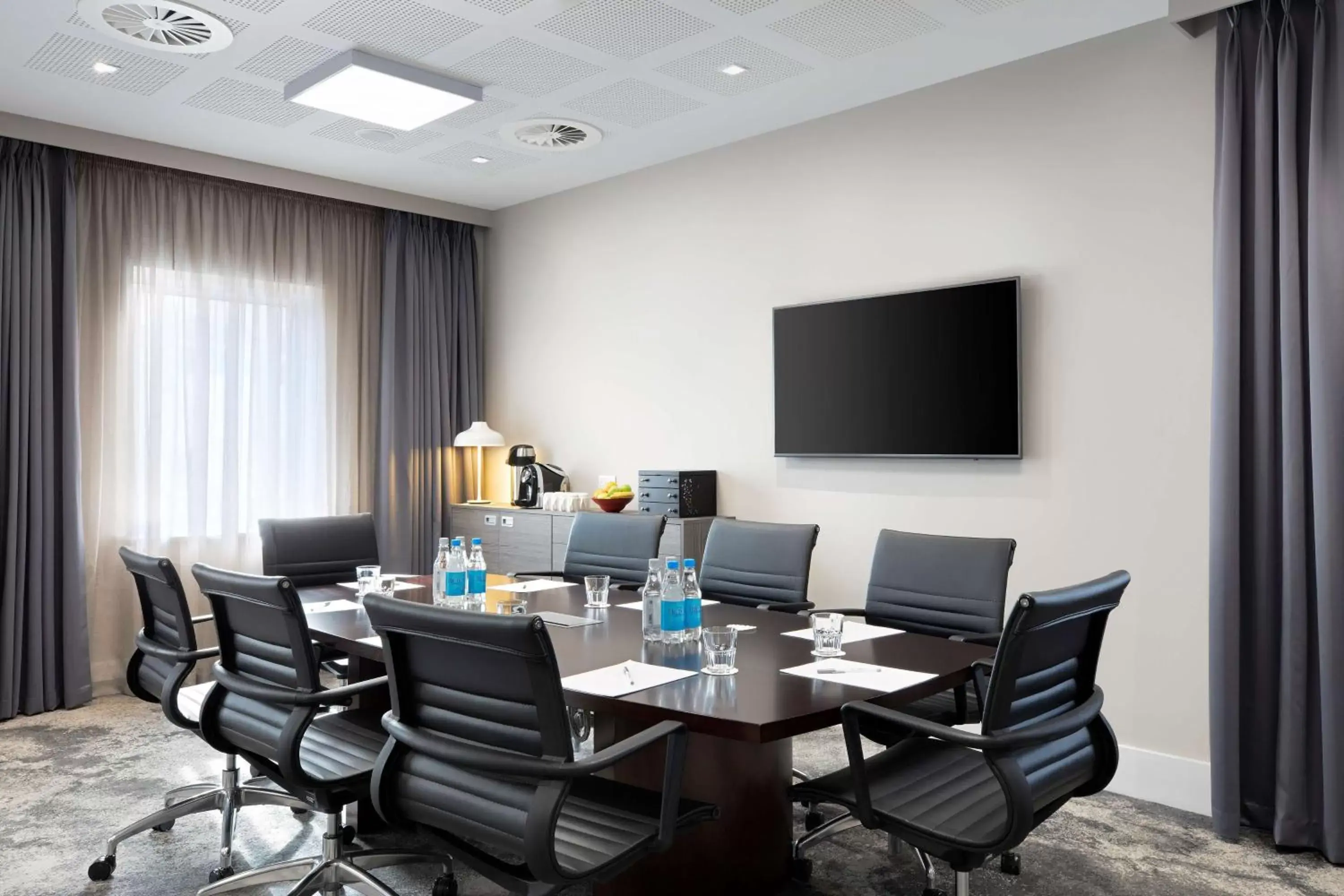 Meeting/conference room in Hampton By Hilton Bristol Airport