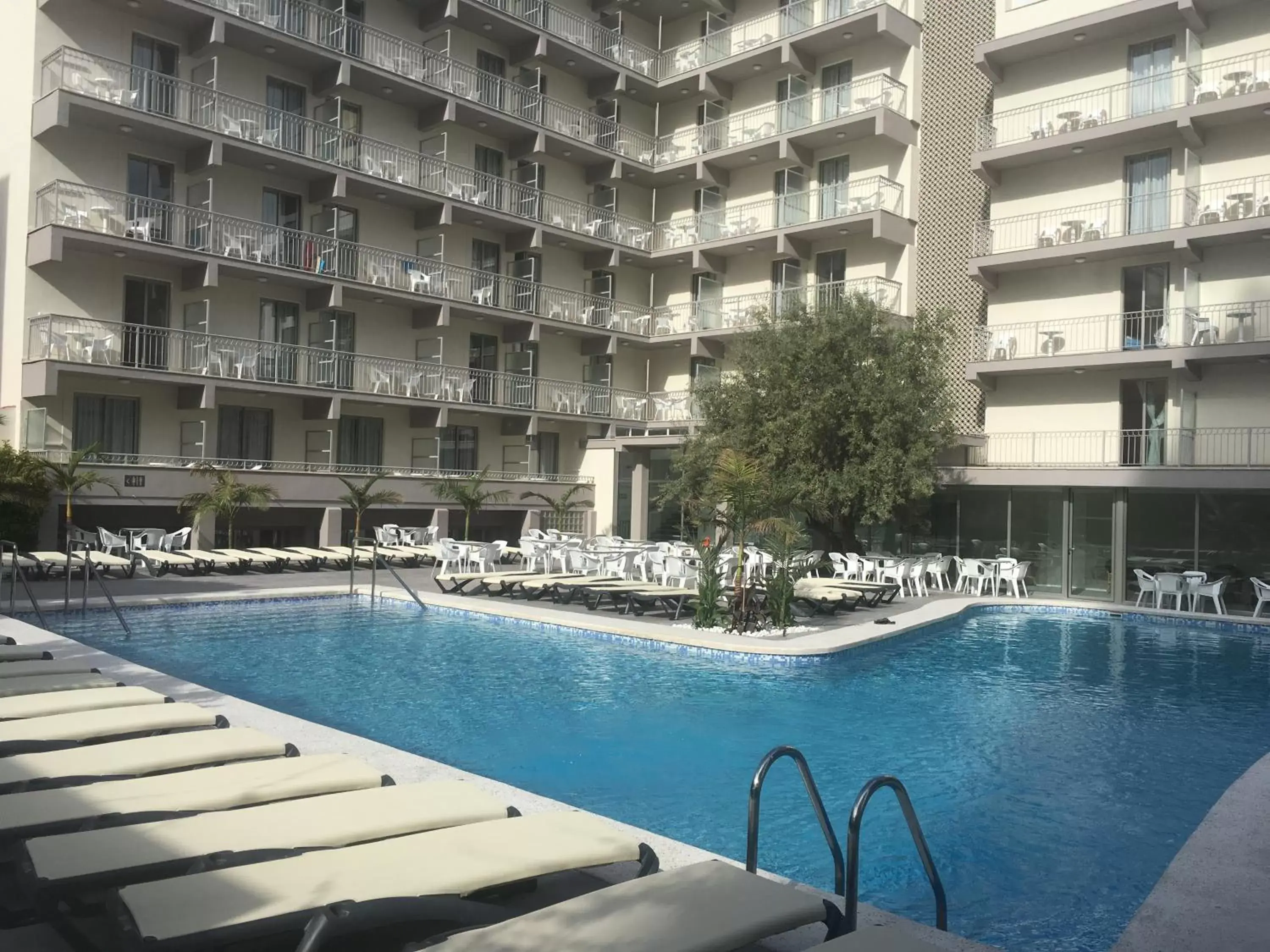 Property building, Swimming Pool in Los Álamos