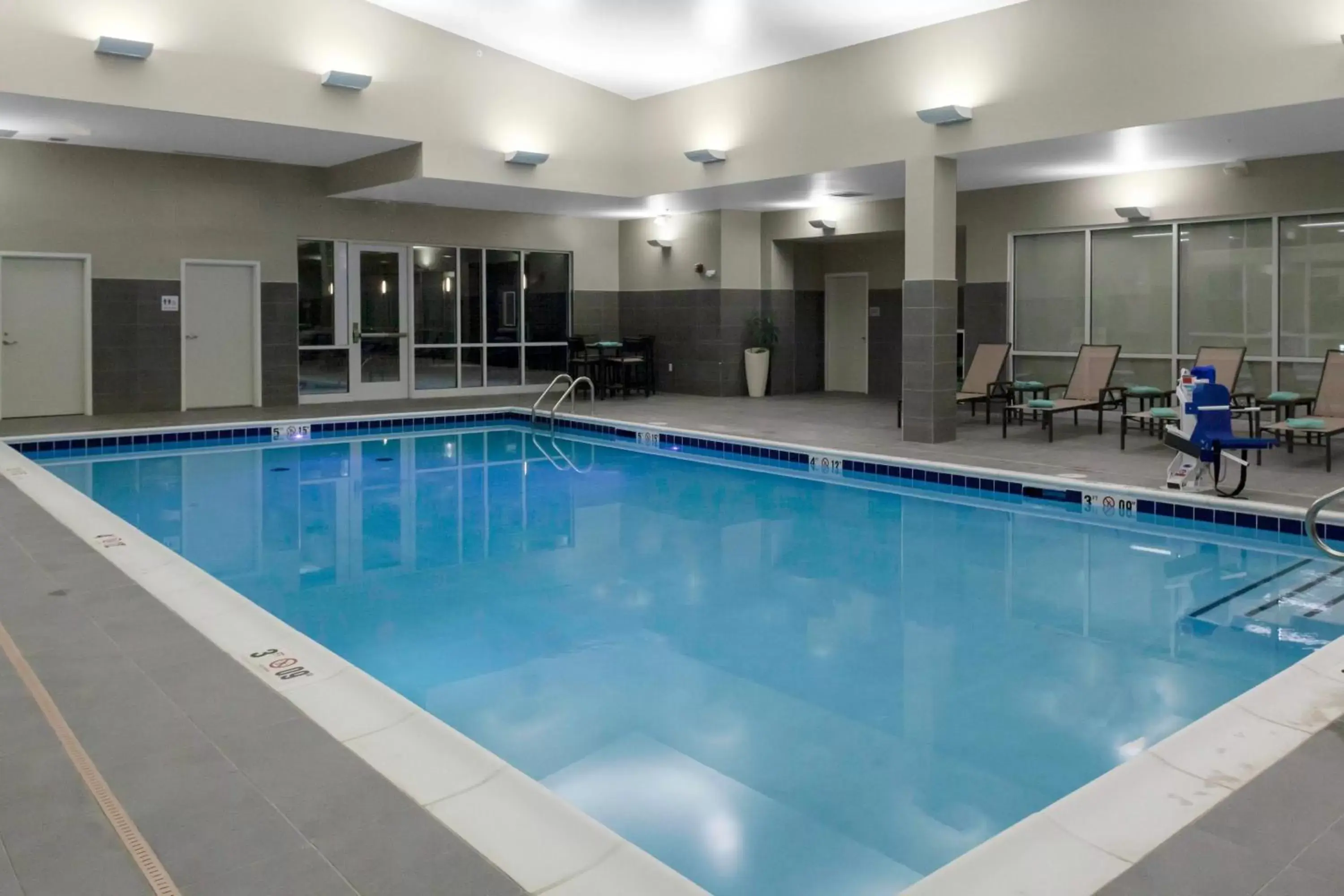 Swimming Pool in Courtyard by Marriott St. Louis West County