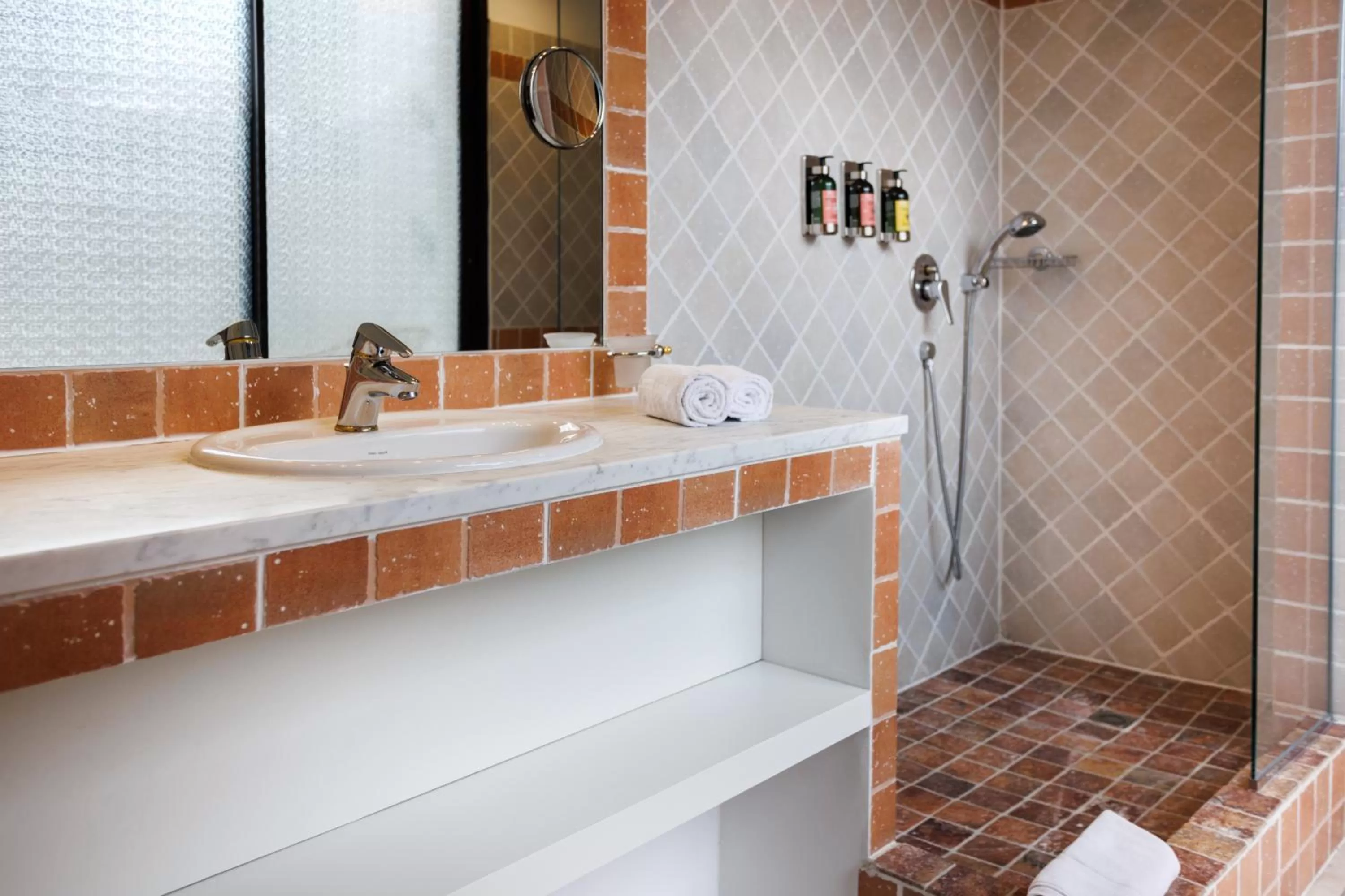 Bathroom in Grand Hotel d'Orange, BW Signature Collection