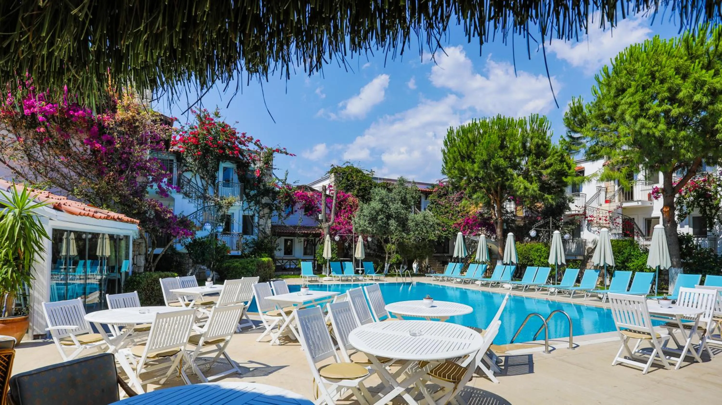 Swimming pool in Moonshine Hotel & Suites