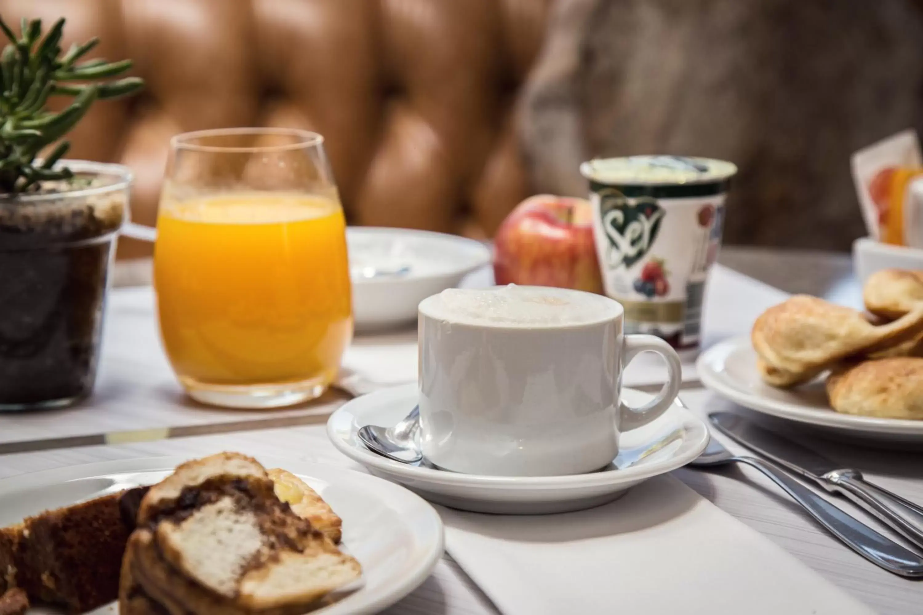 Buffet breakfast in Hotel Del Comahue