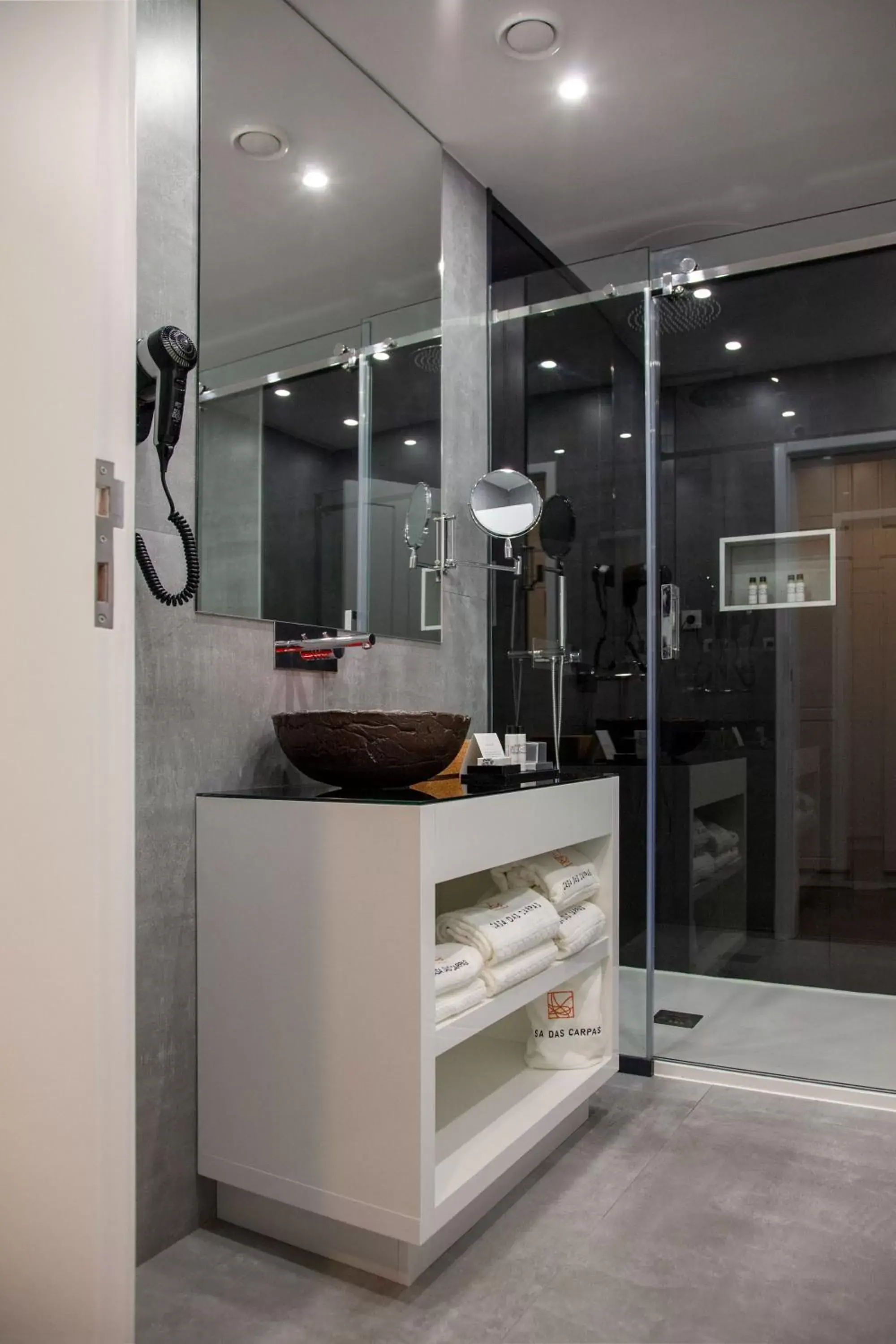 Shower, Bathroom in Casa das Carpas