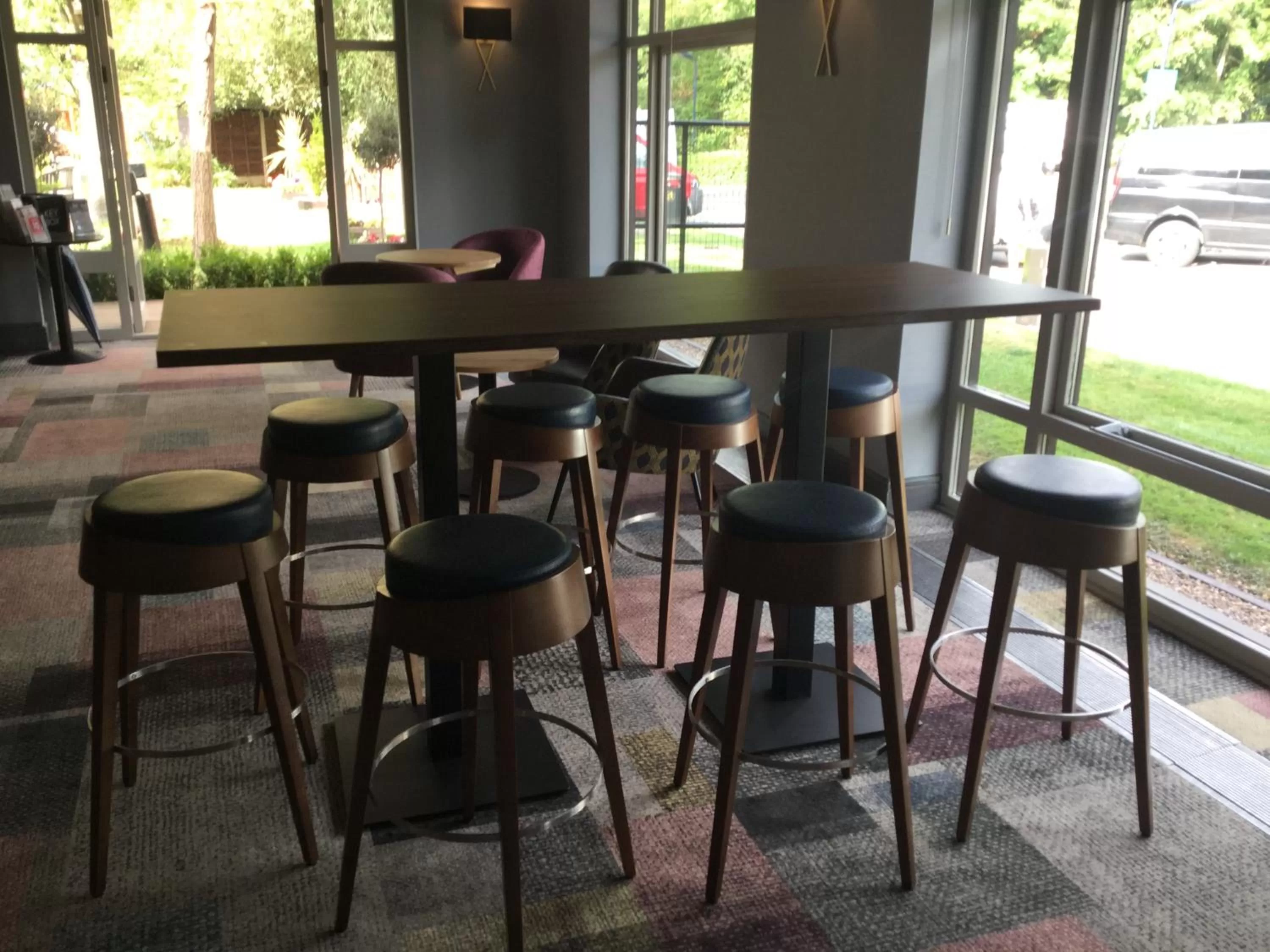 Lounge or bar in Novotel Manchester West