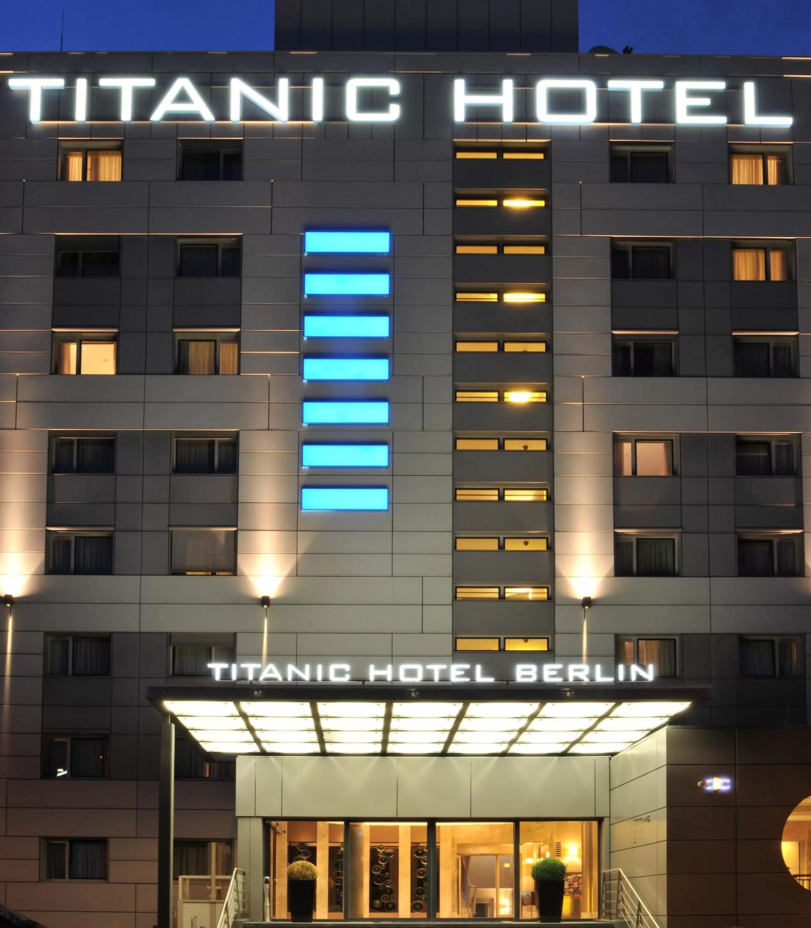 Facade/entrance in TITANIC Comfort Mitte