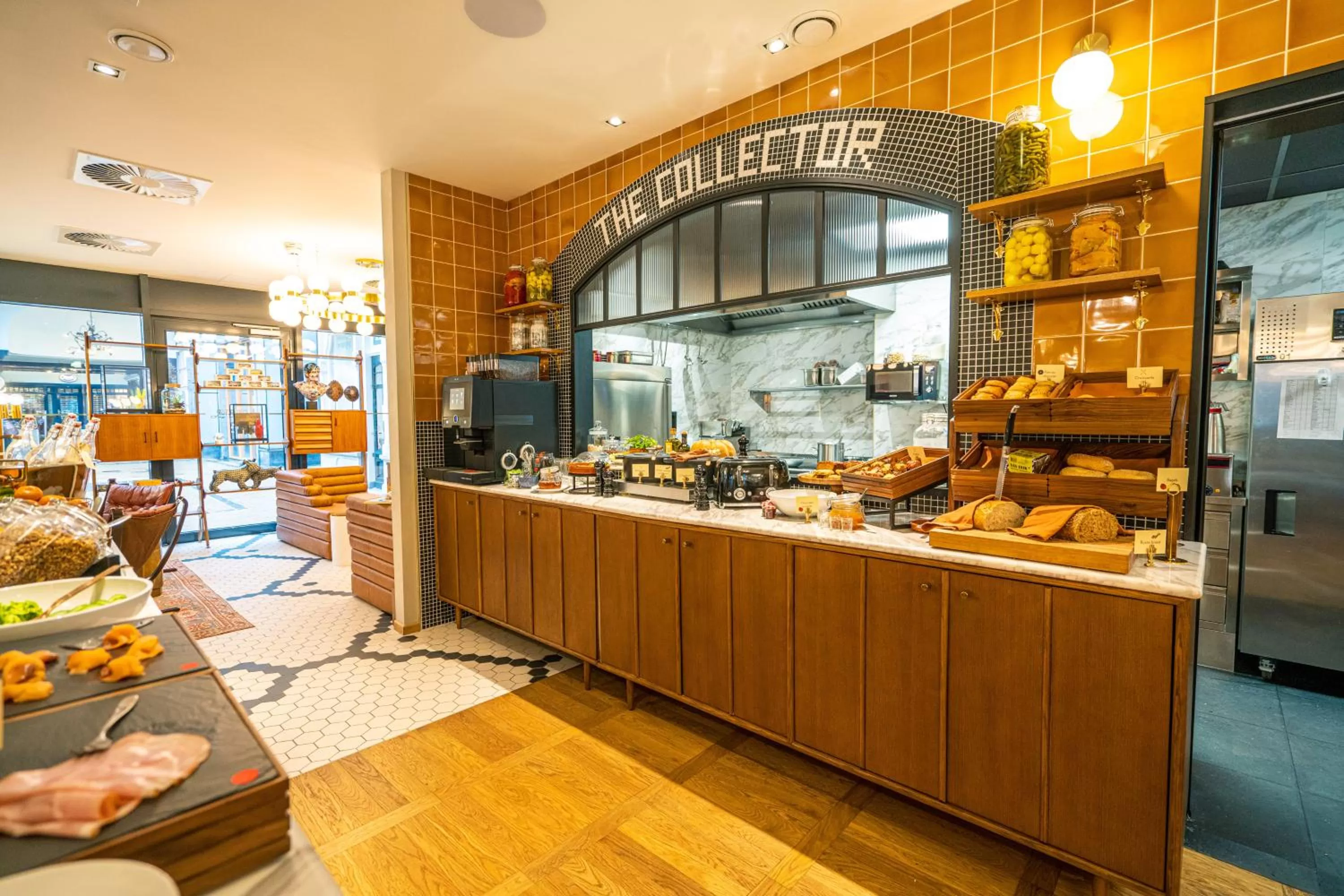 Restaurant/places to eat in The Collector