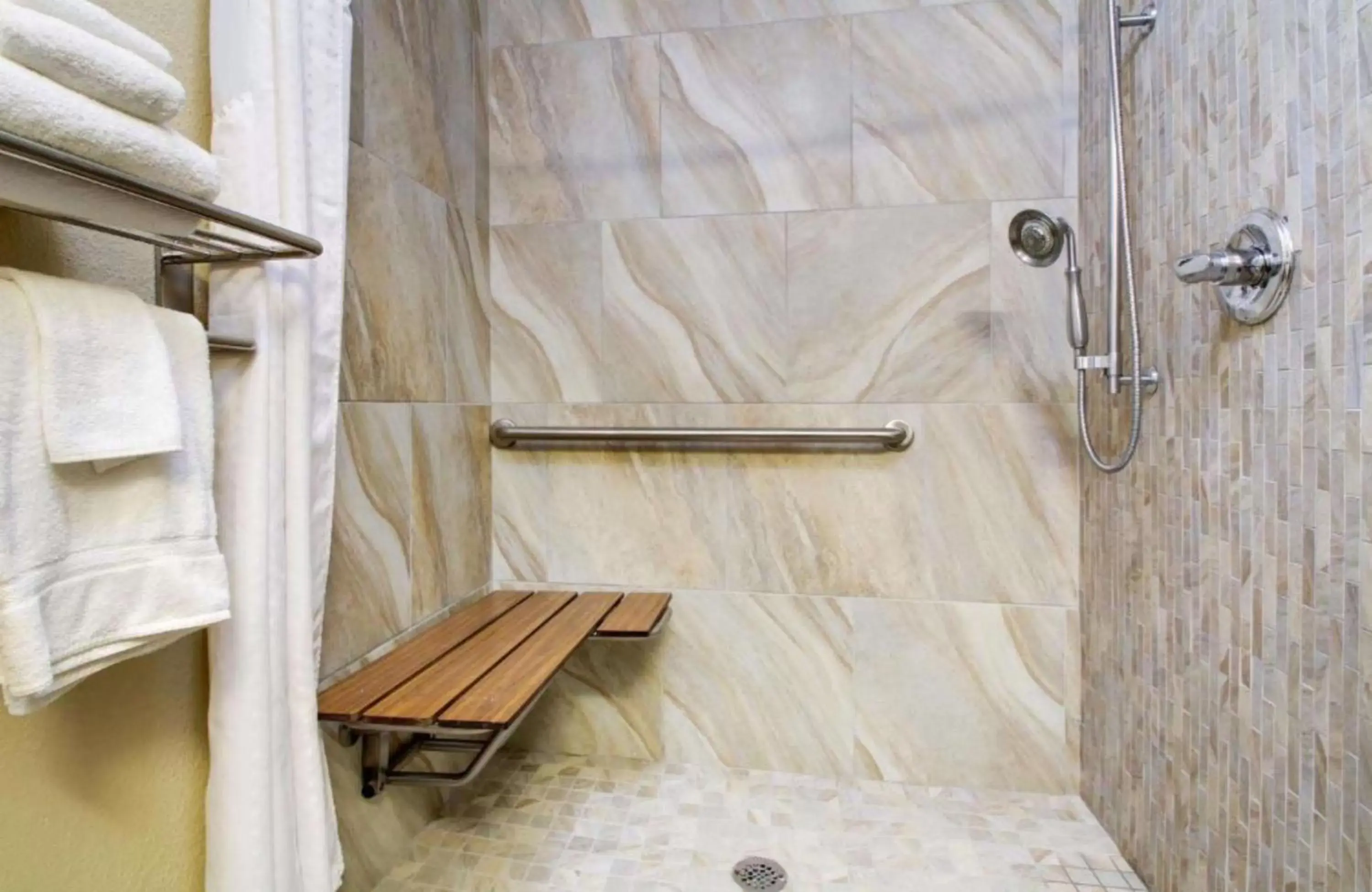 King Room with Roll-in Shower - Disability Acces in Best Western Eagles Inn