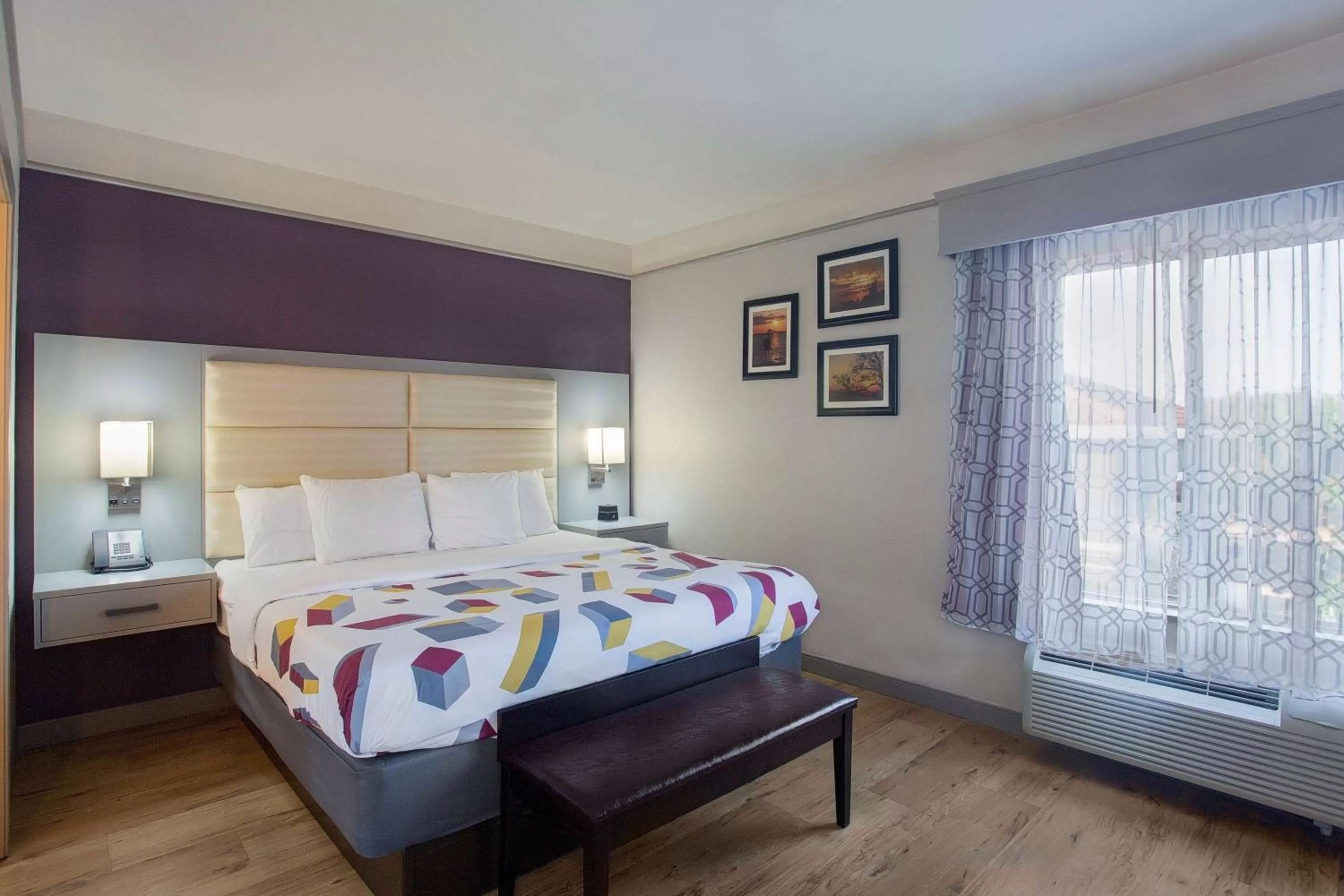 Deluxe King Suite in La Quinta by Wyndham Mobile - Daphne