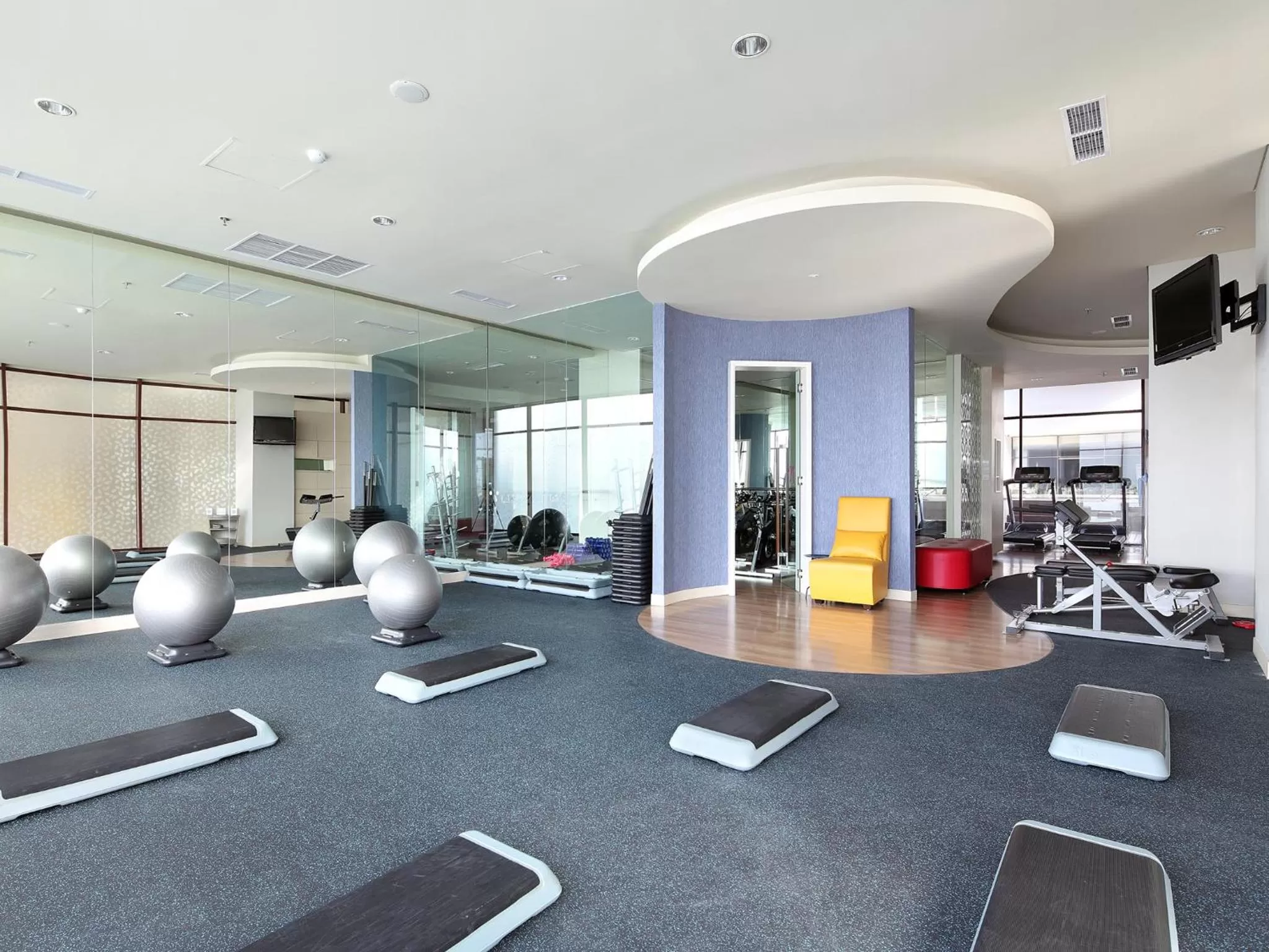 Fitness centre/facilities in Mercure Padang
