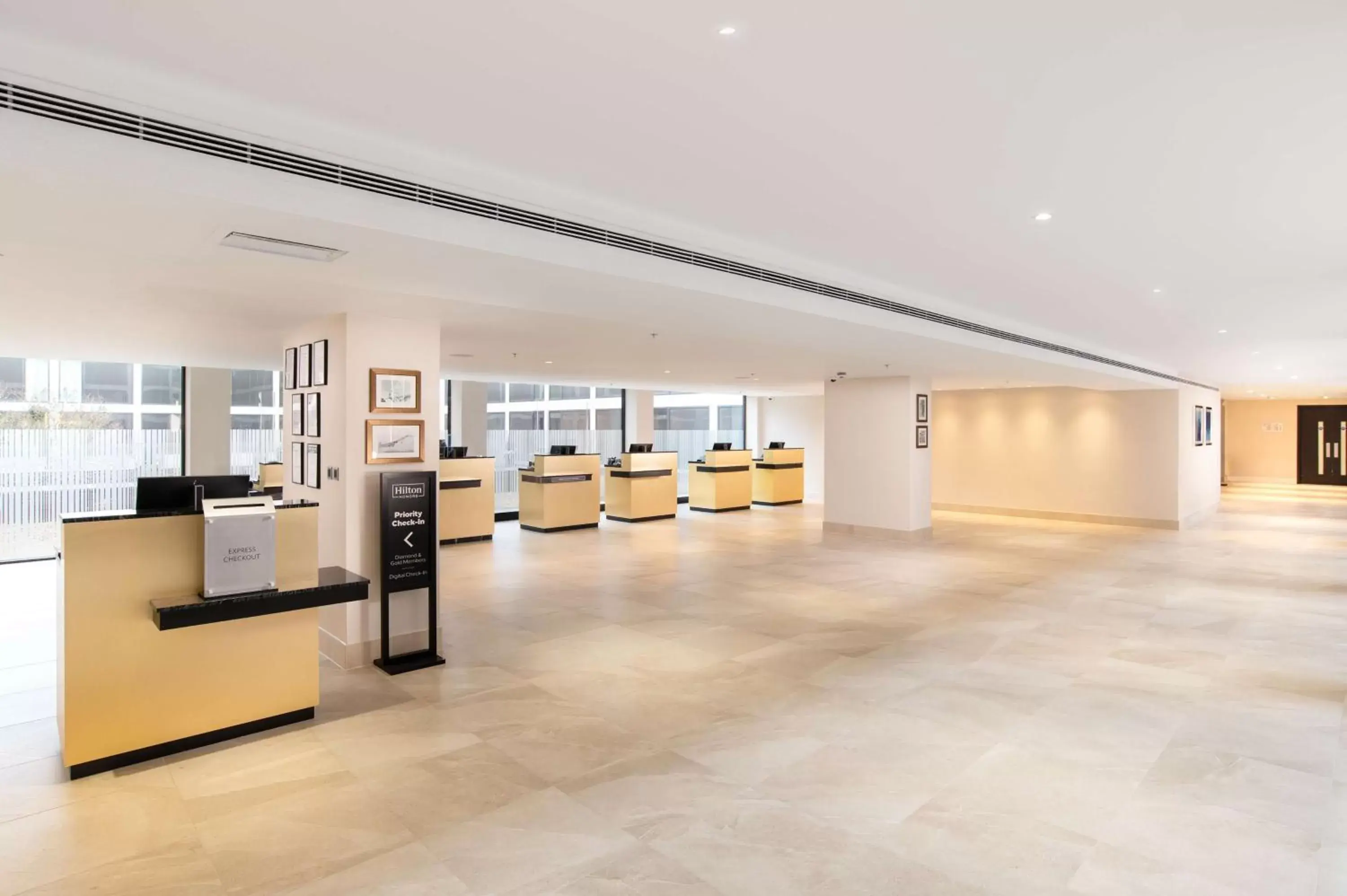 Lobby or reception in Hilton London Gatwick Airport